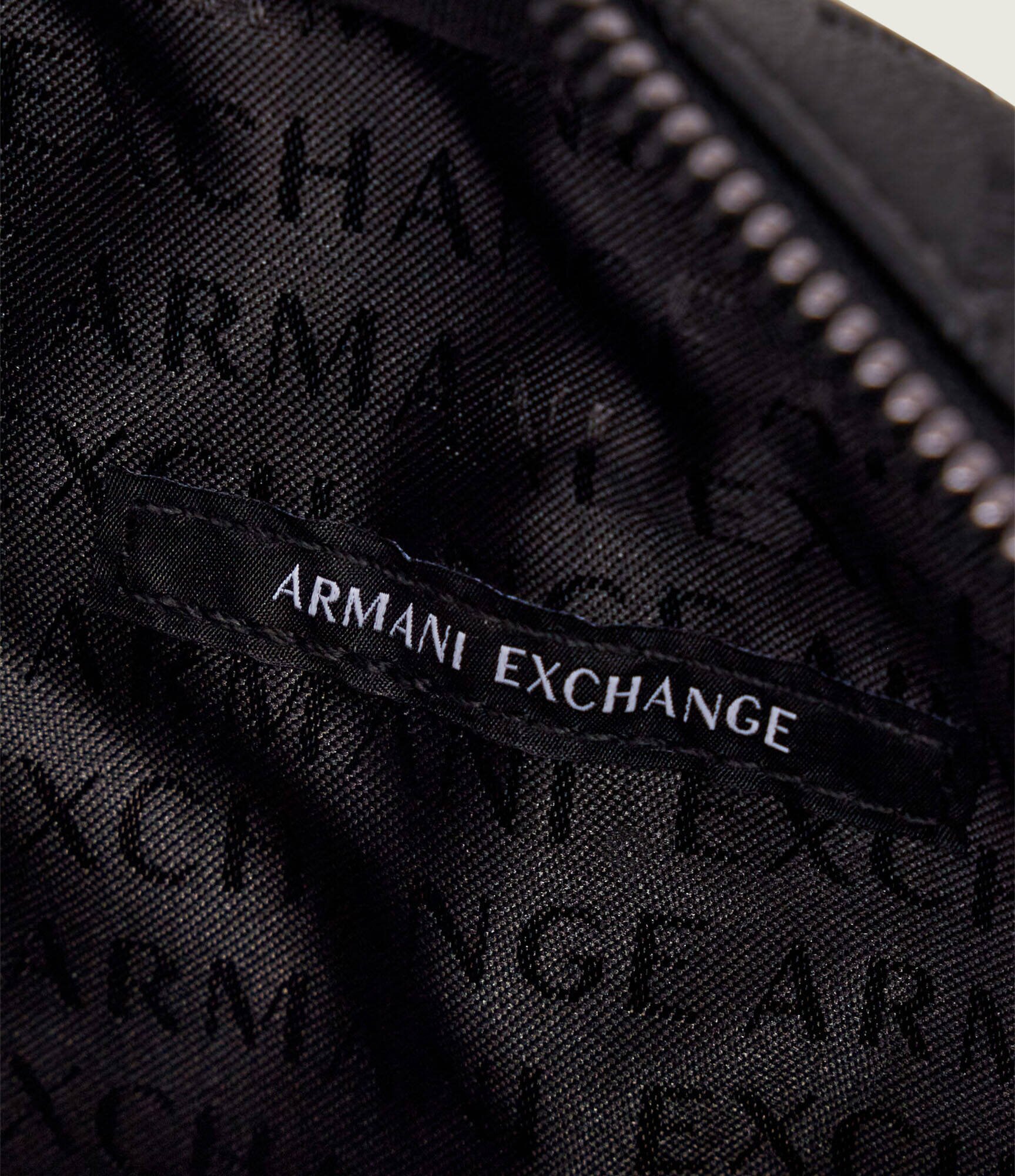 Armani Exchange Trusă pentru cosmetice