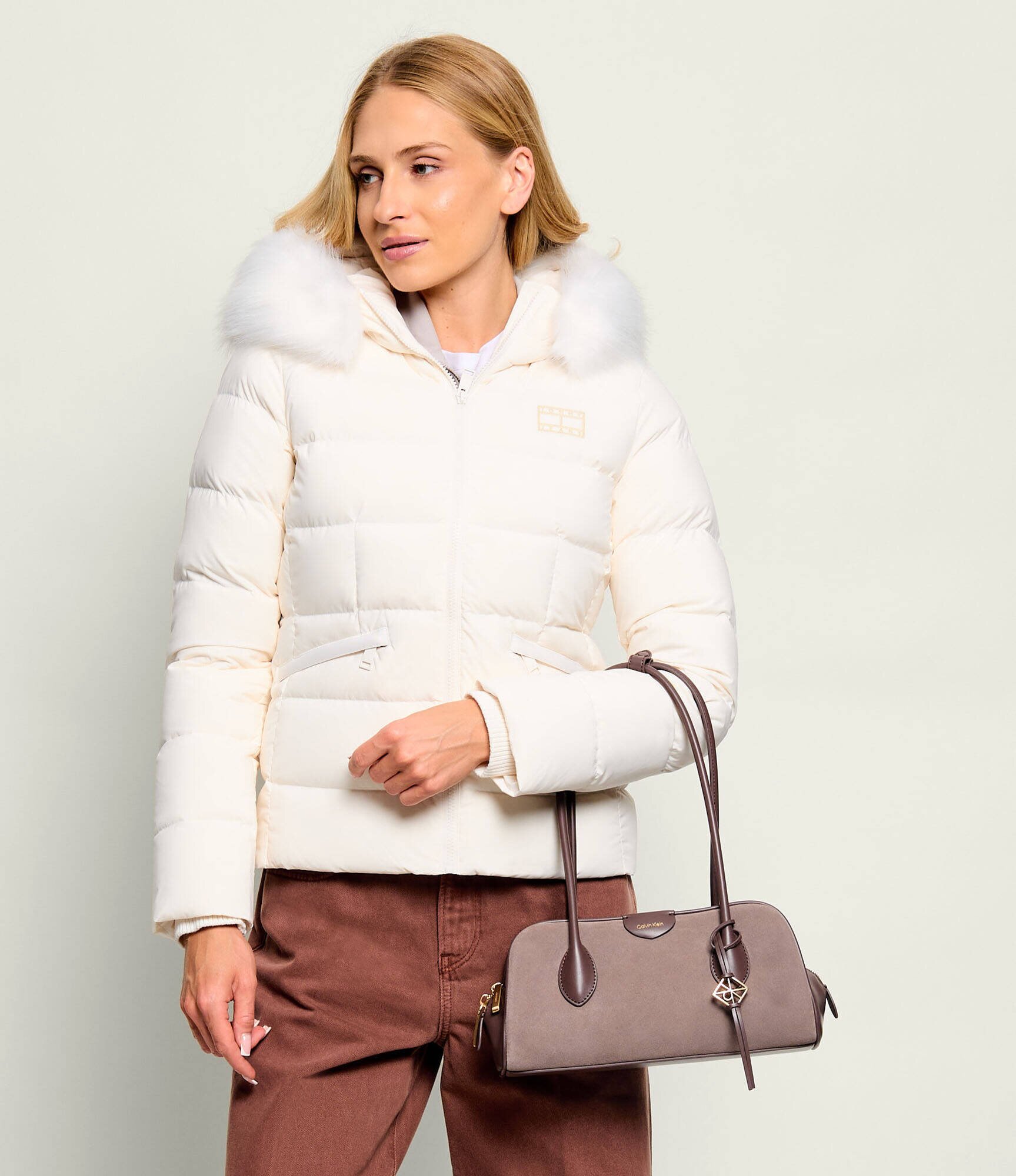 Calvin Klein Geantă pe umăr Emblem | piele întoarsă