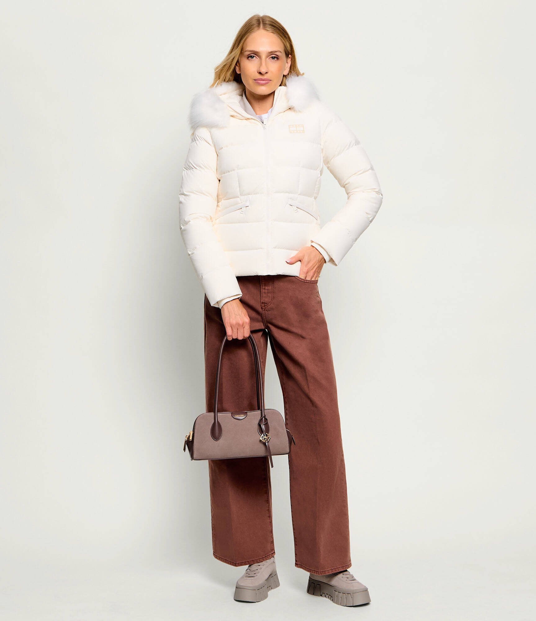 Calvin Klein Geantă pe umăr Emblem | piele întoarsă