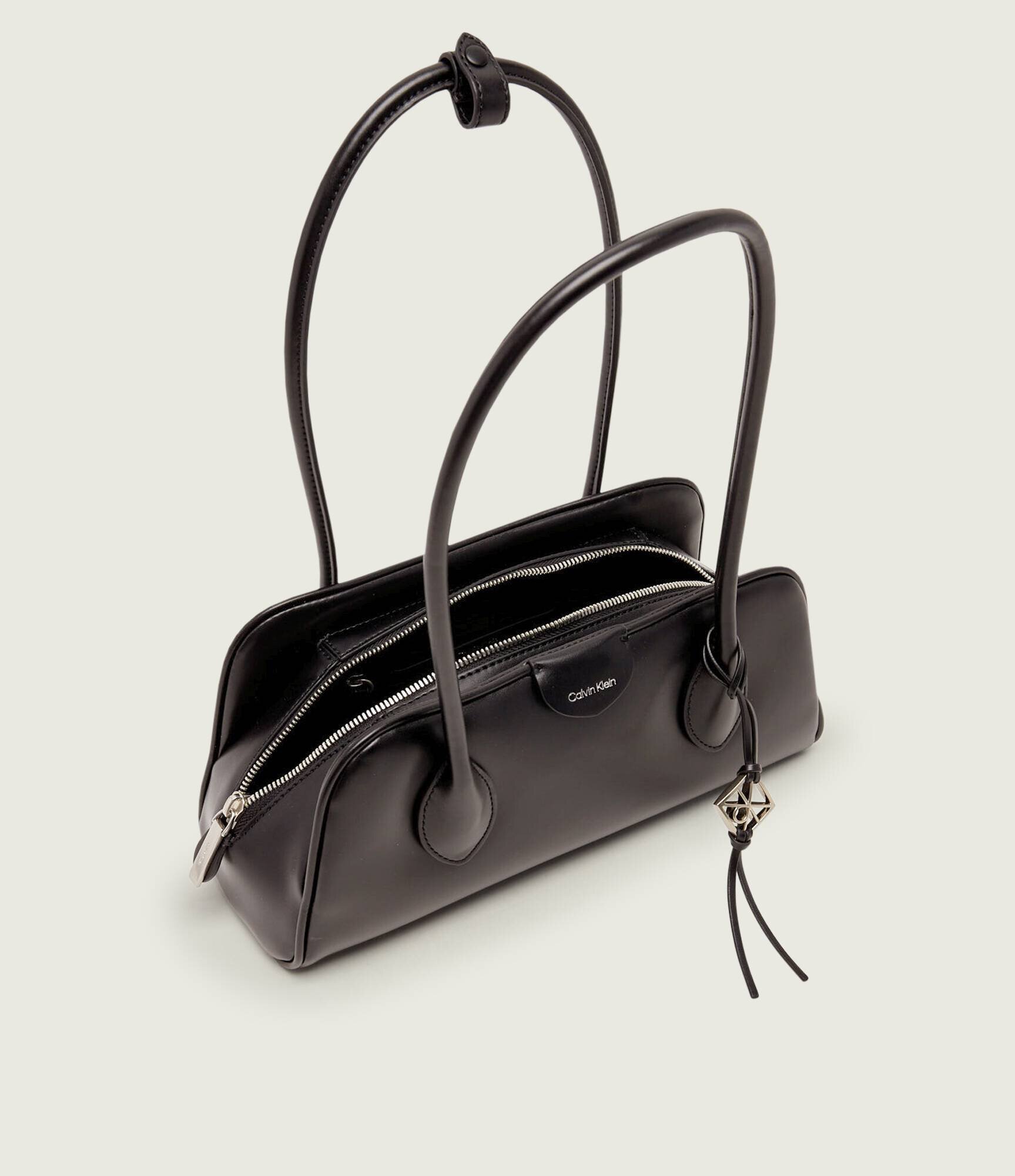 Calvin Klein Geantă pe umăr Emblem Trio