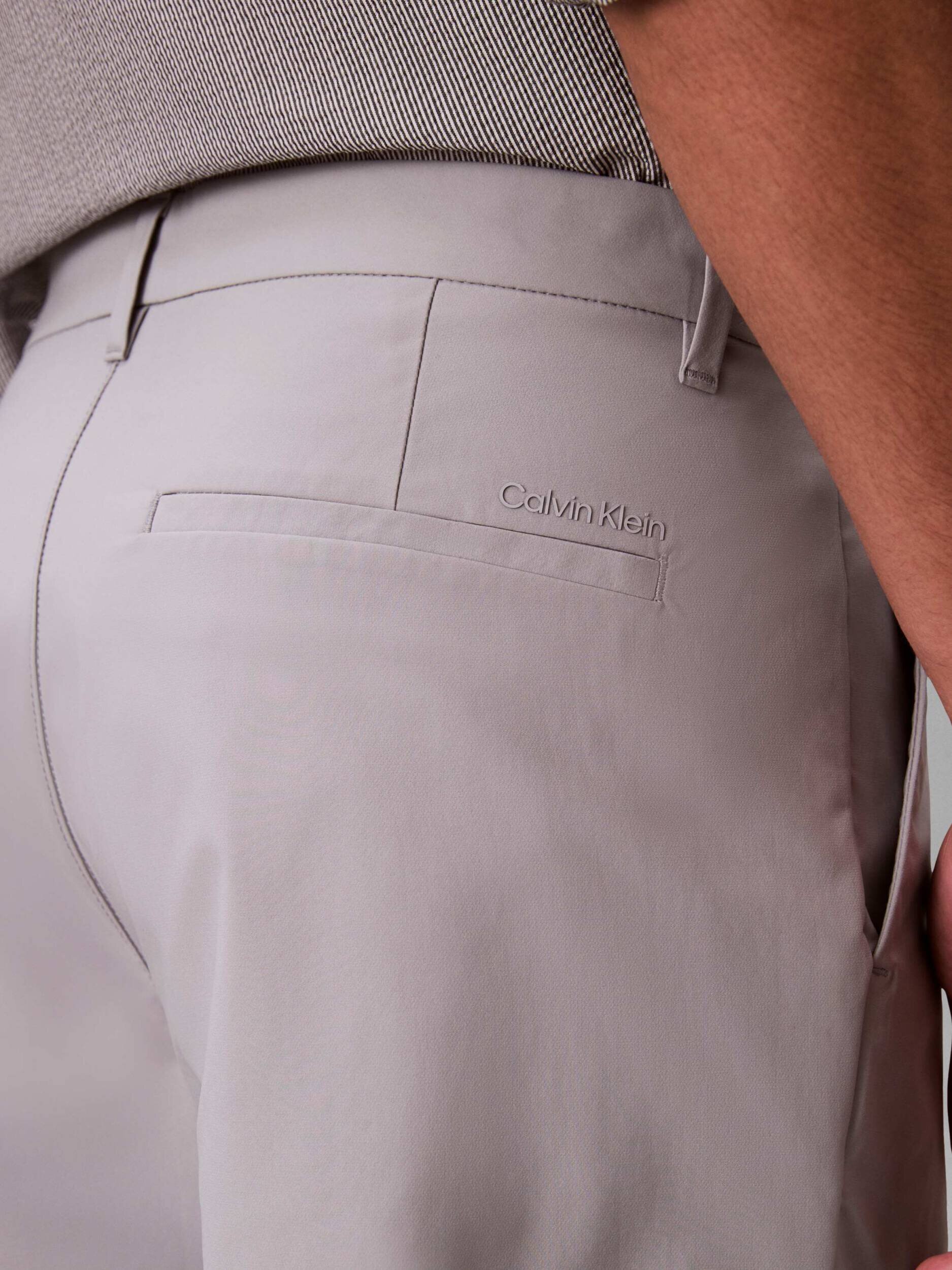 Calvin Klein Pantaloni scurți chino | Straight fit
