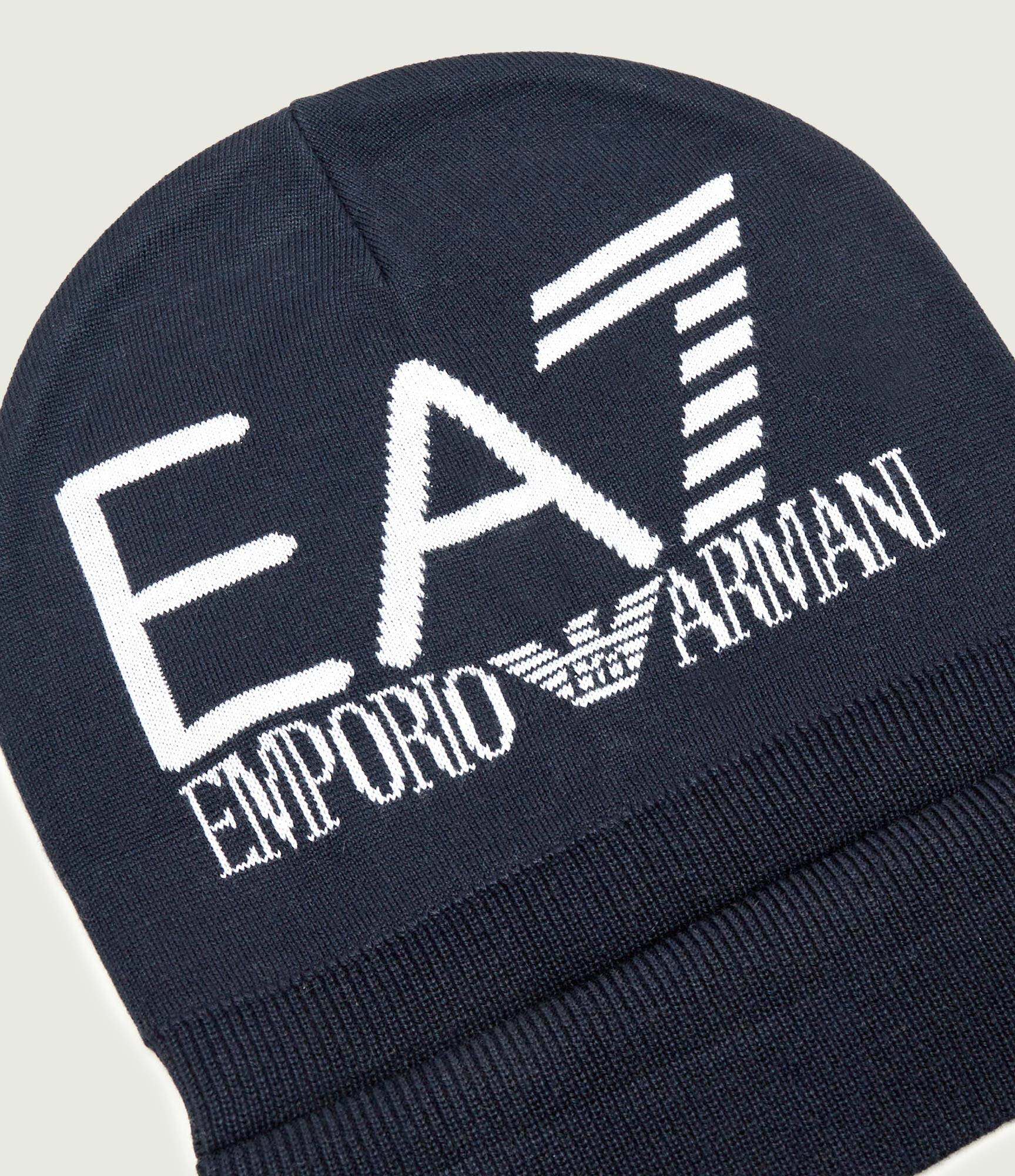 EA7 Căciulă