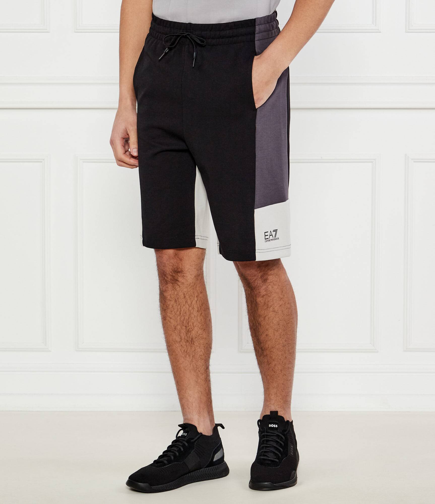 EA7 Pantaloni scurți | Regular Fit