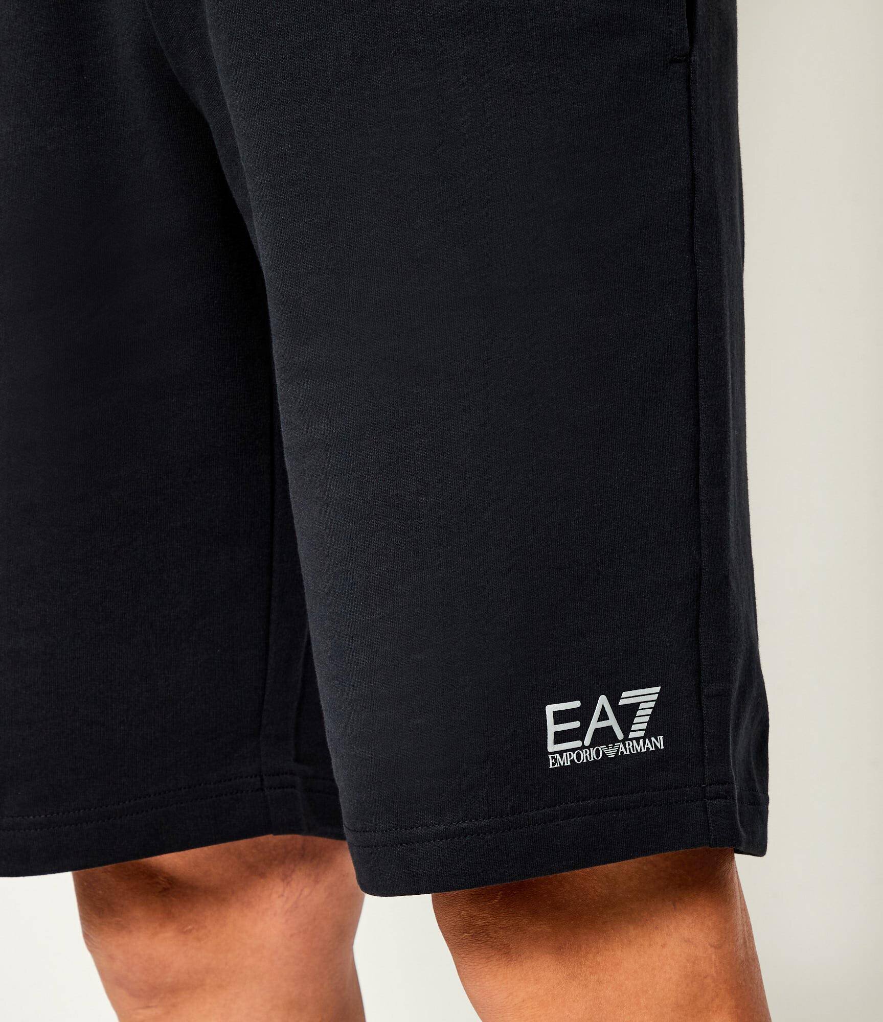 EA7 Pantaloni scurți | Regular Fit