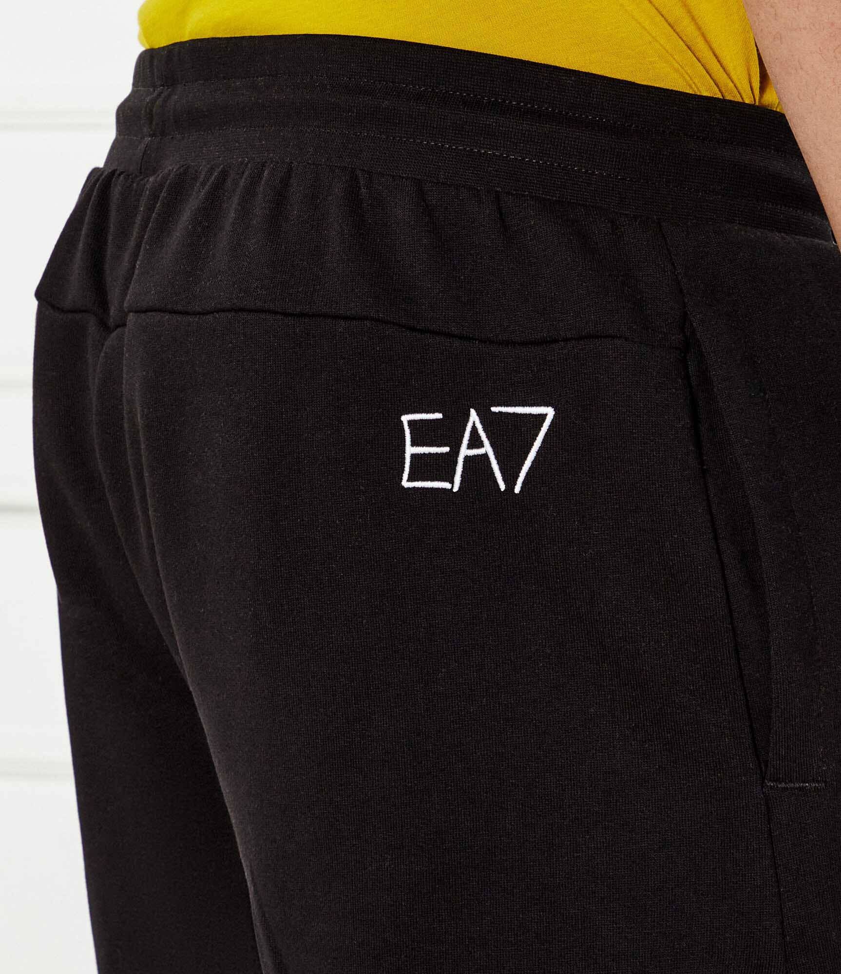 EA7 Pantaloni scurți | Regular Fit
