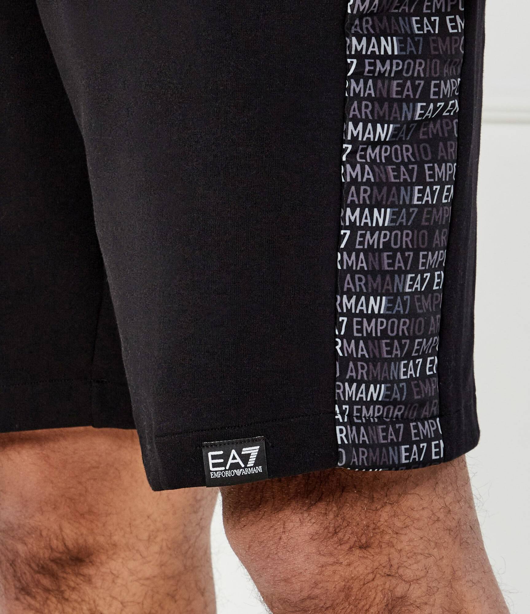 EA7 Pantaloni scurți | Regular Fit