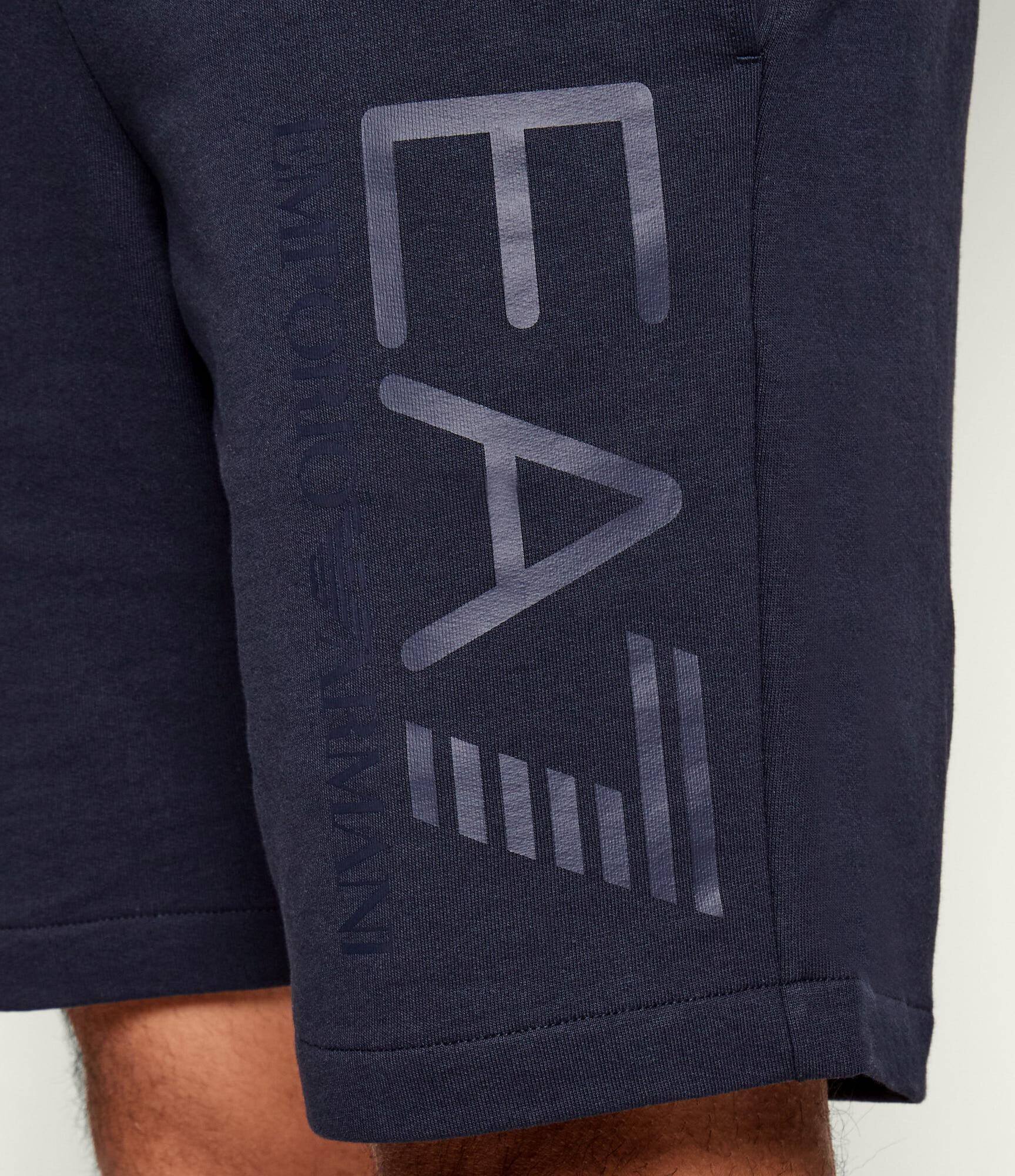 EA7 Pantaloni scurți | Slim Fit