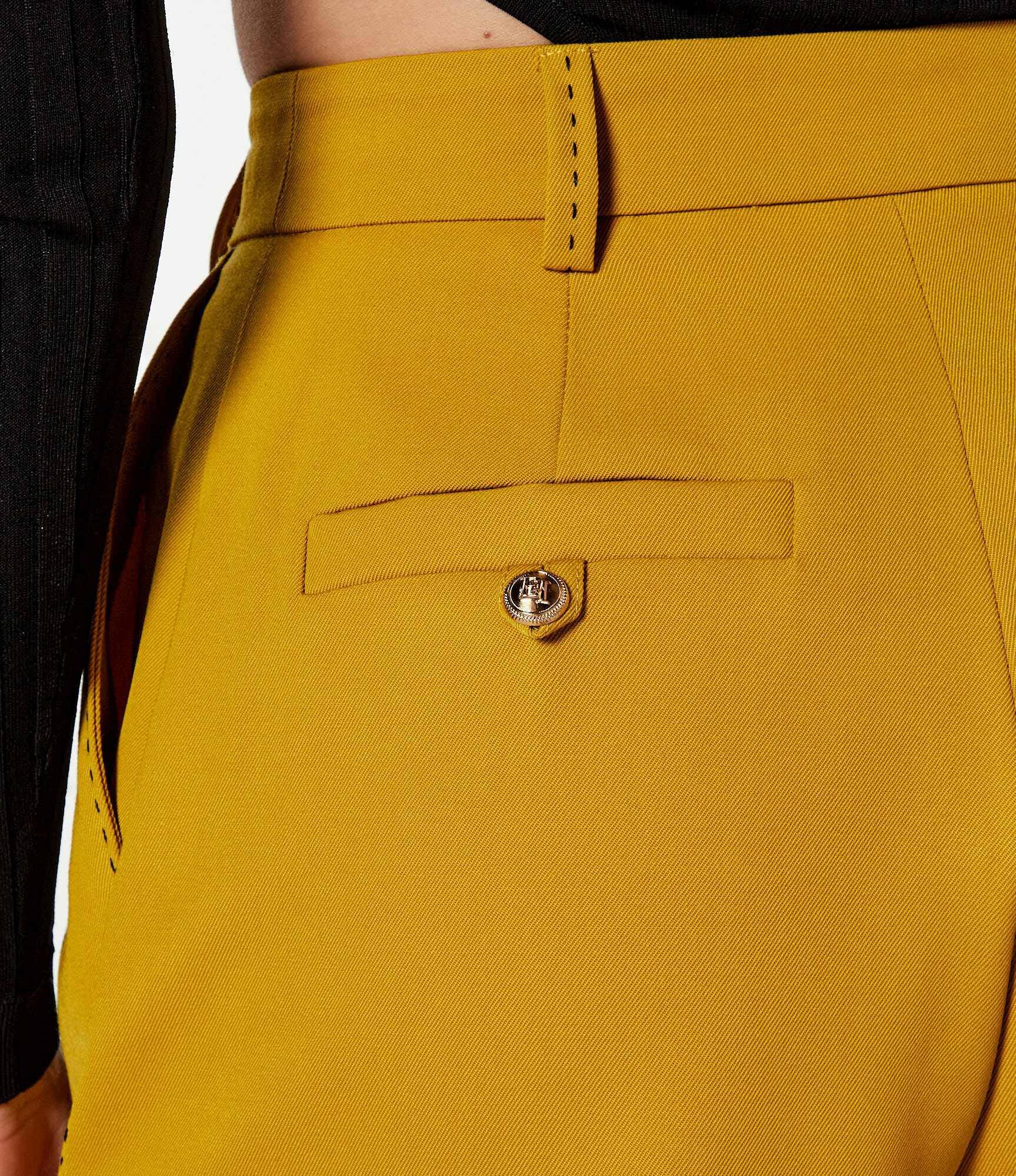 Elisabetta Franchi De lână pantaloni scurți | Regular Fit