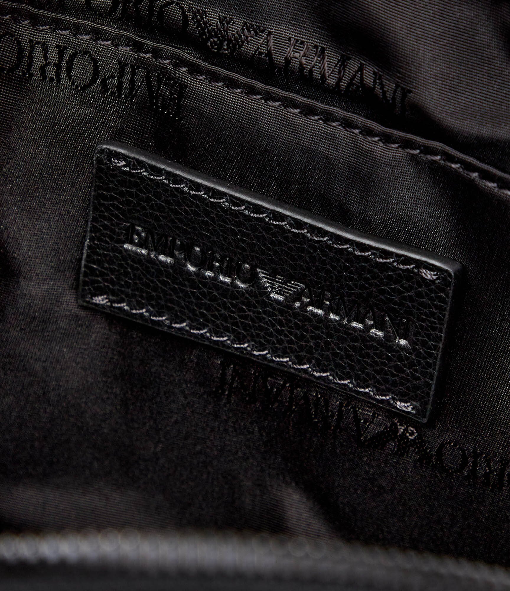 Emporio Armani De piele trusă pentru cosmetice