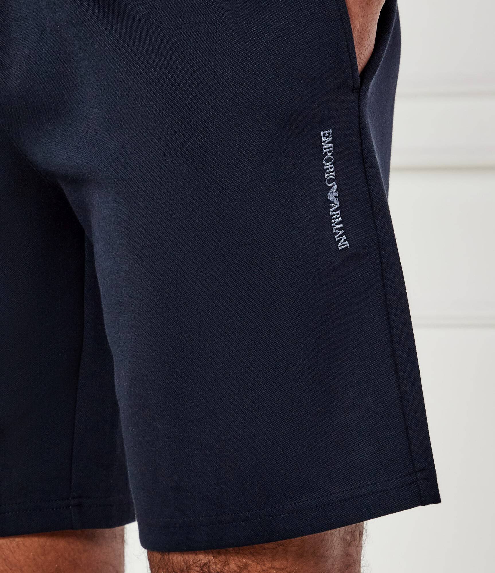 Emporio Armani Pantaloni scurți | Regular Fit