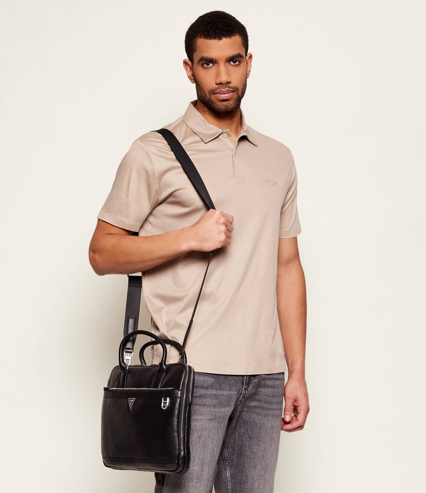 Guess De piele geantă pentru laptop 15" Monaco