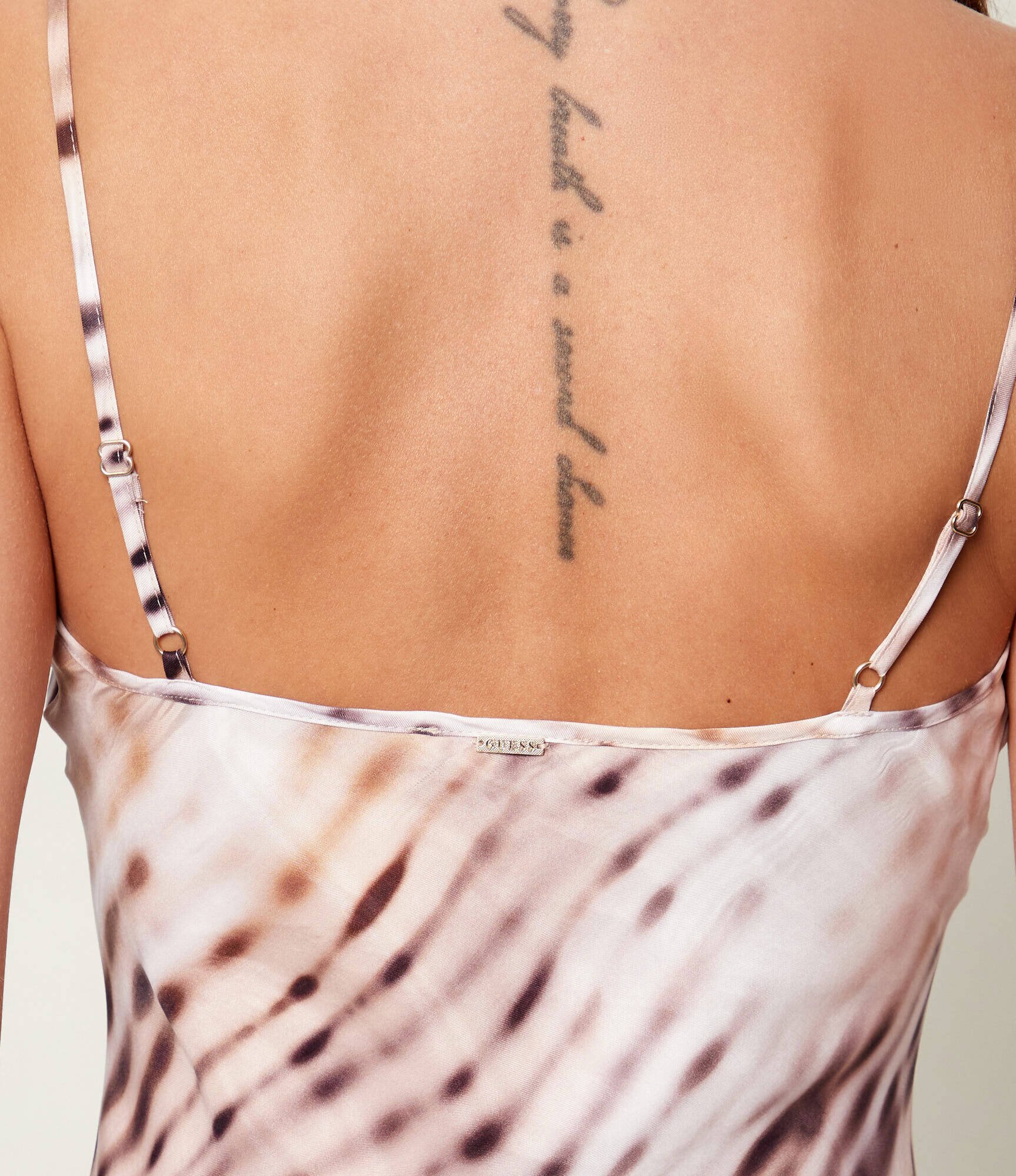 Guess De satin rochie AKILINA