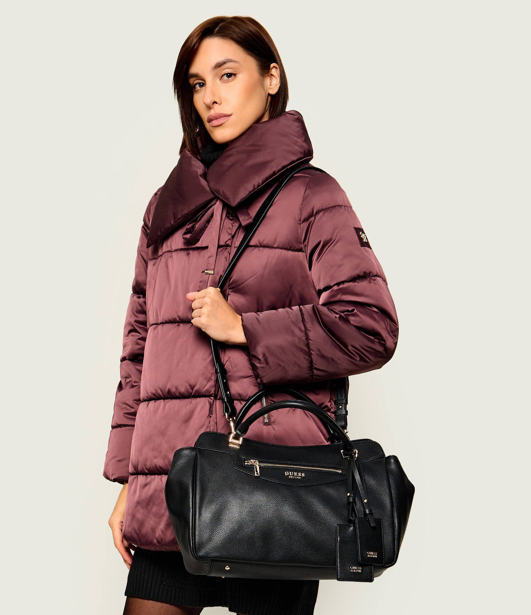 Guess Geantă pe umăr Antonia