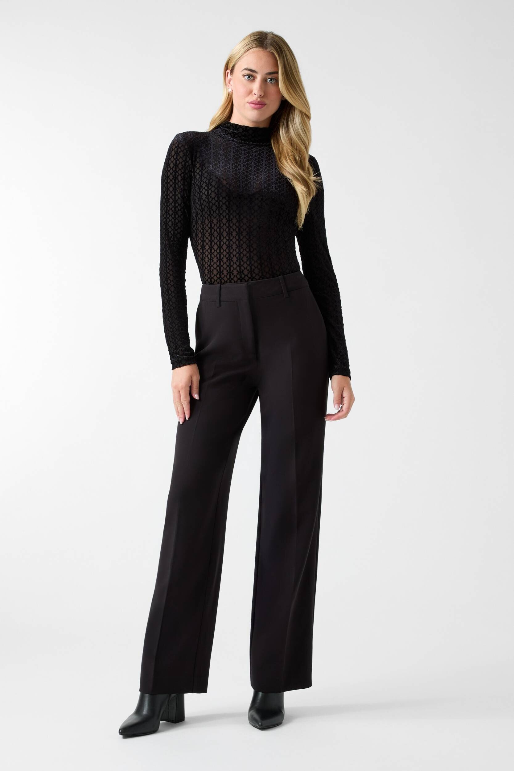 Guess Pantaloni New Joandra | Relaxed fit