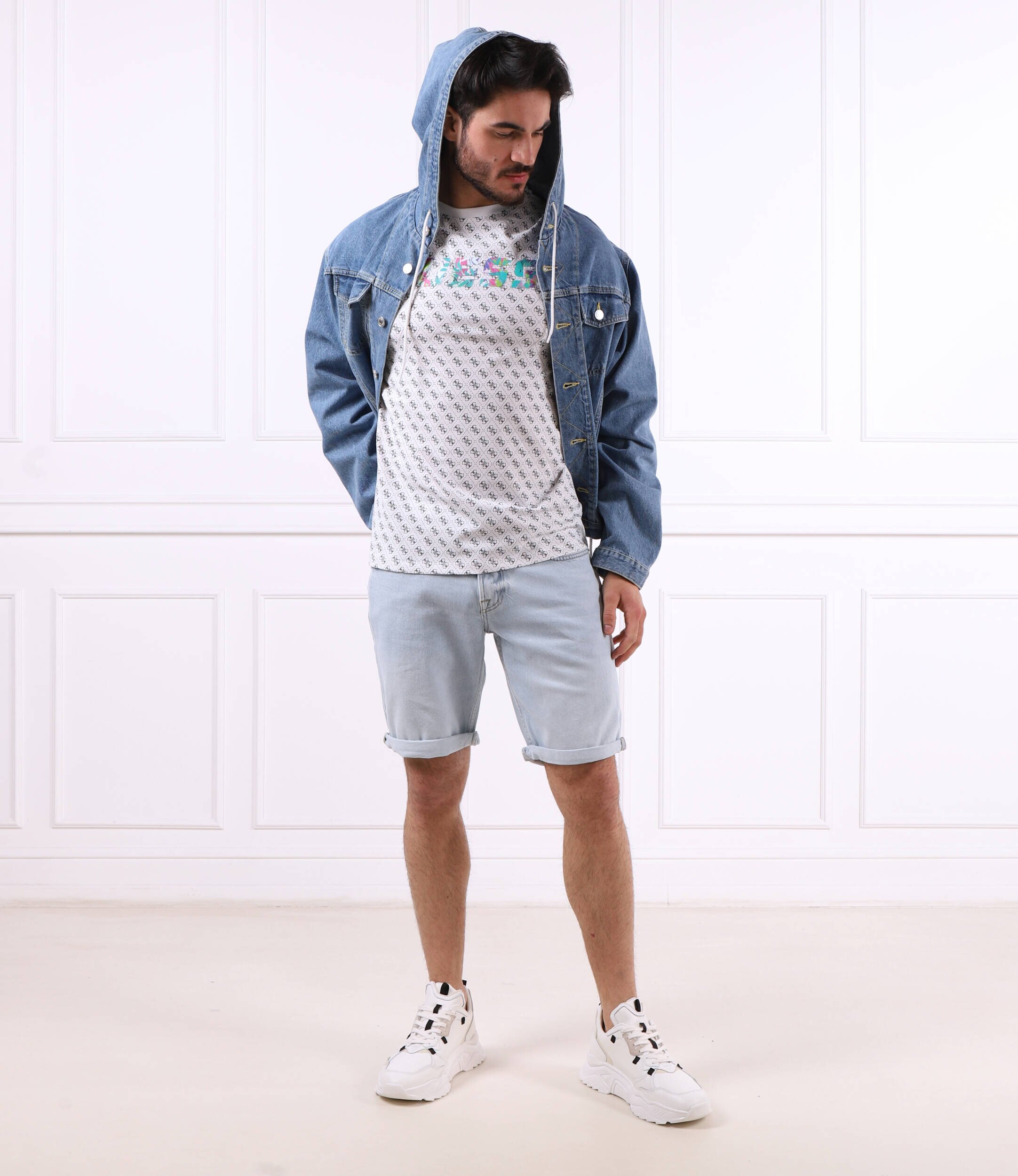 Guess Pantaloni scurți | Regular Fit
