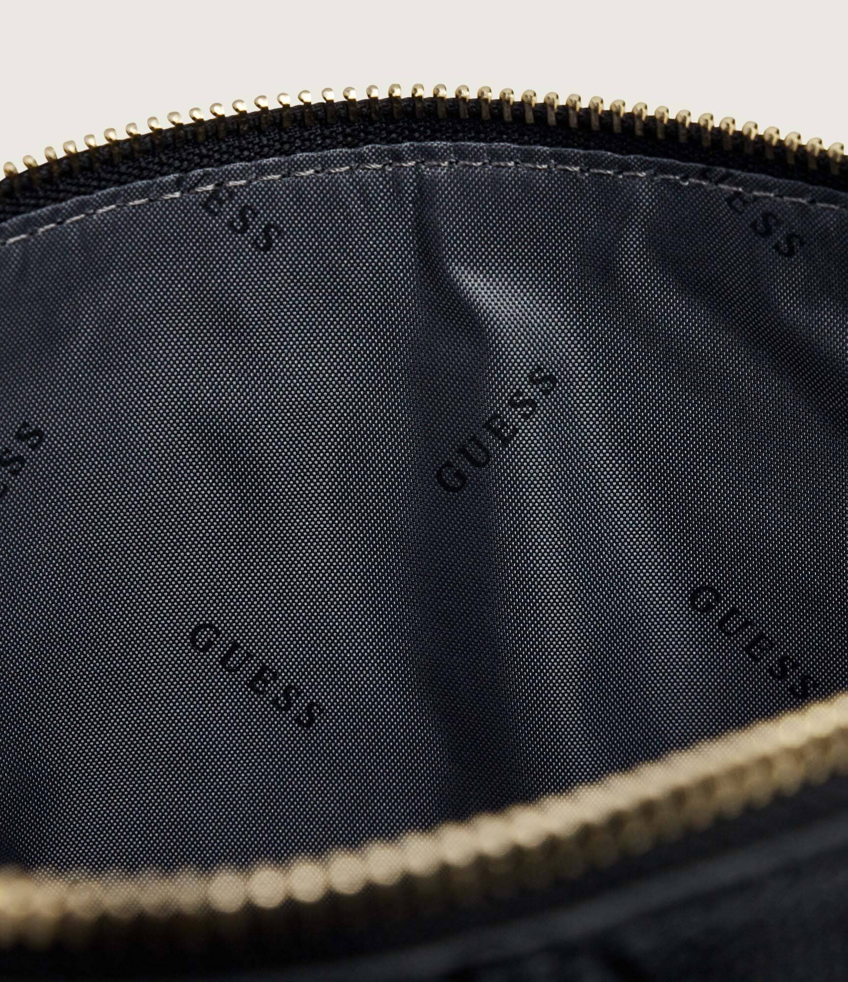 Guess Trusă pentru cosmetice Lenwood