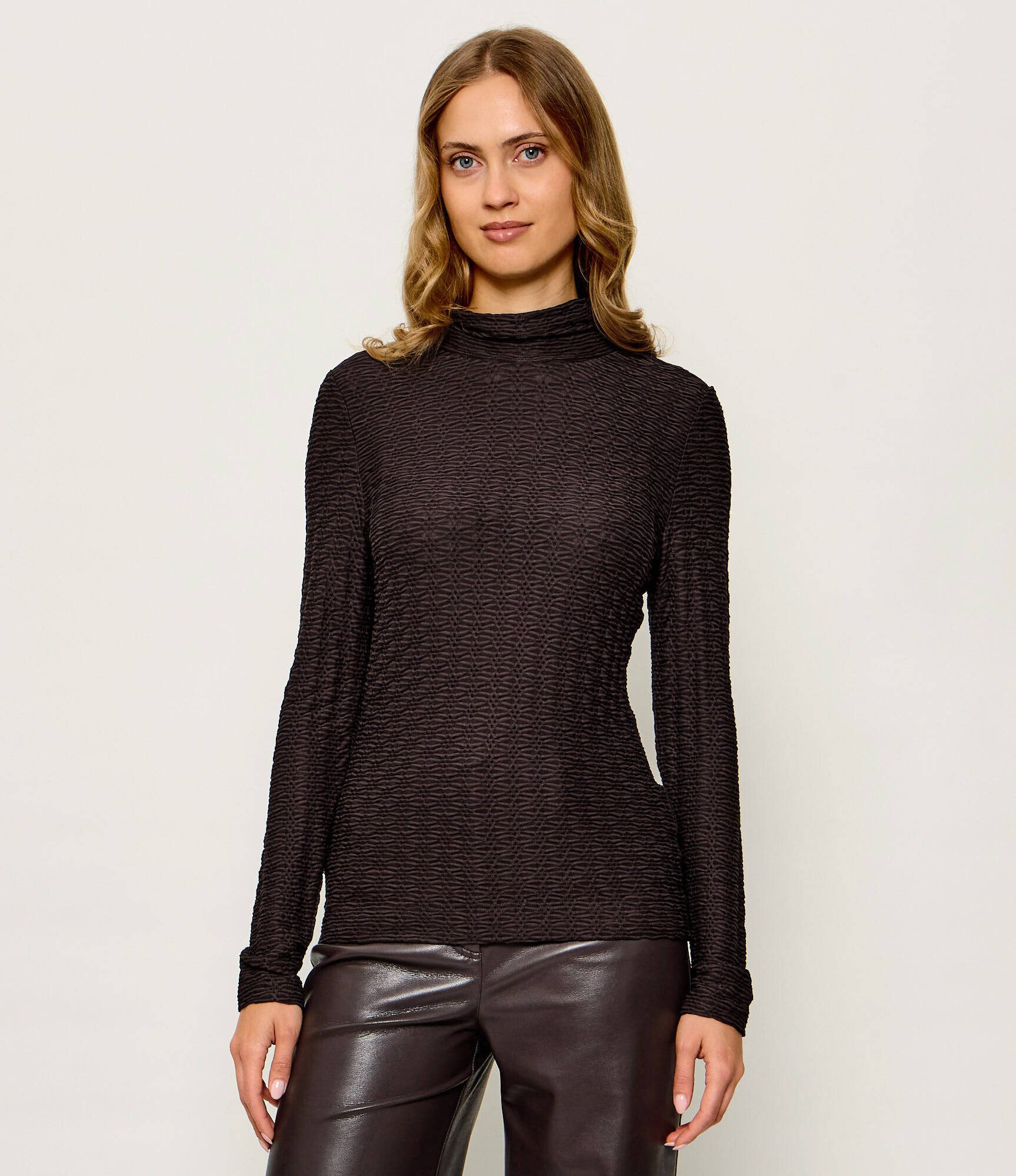 Marc Cain Guler înalt | Slim Fit