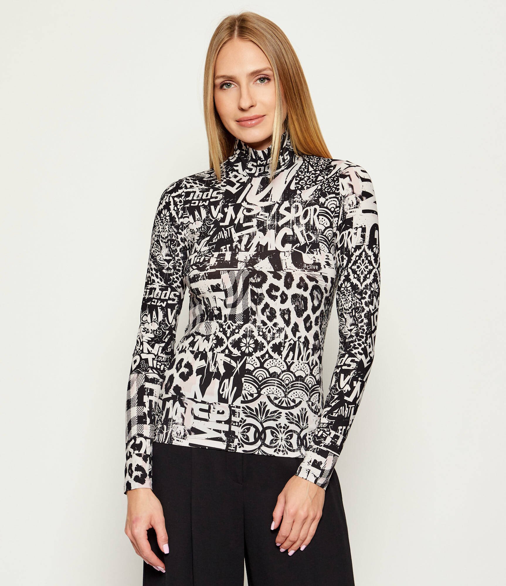 Marc Cain Guler înalt | Slim Fit