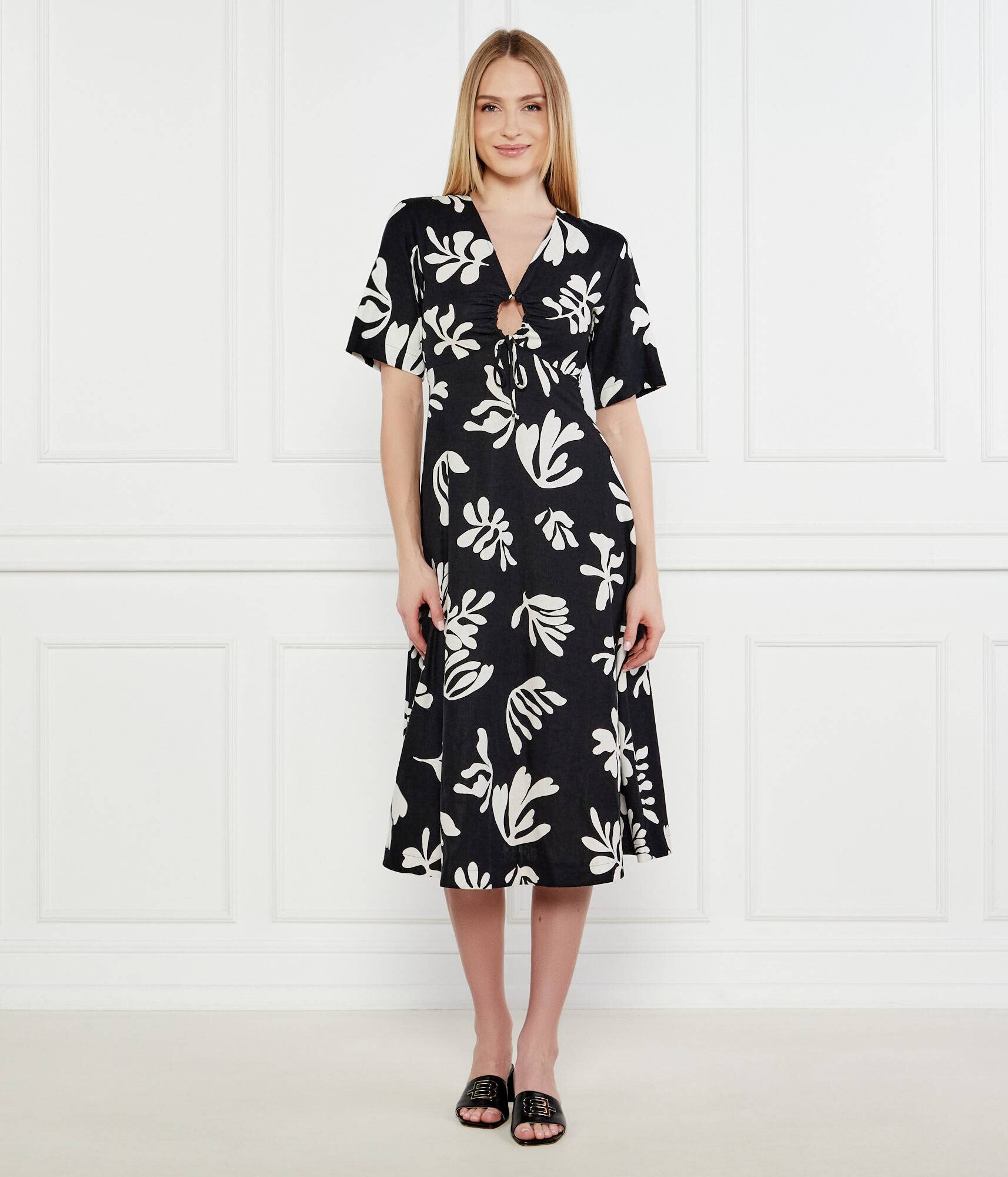 Marella De in rochie Molise