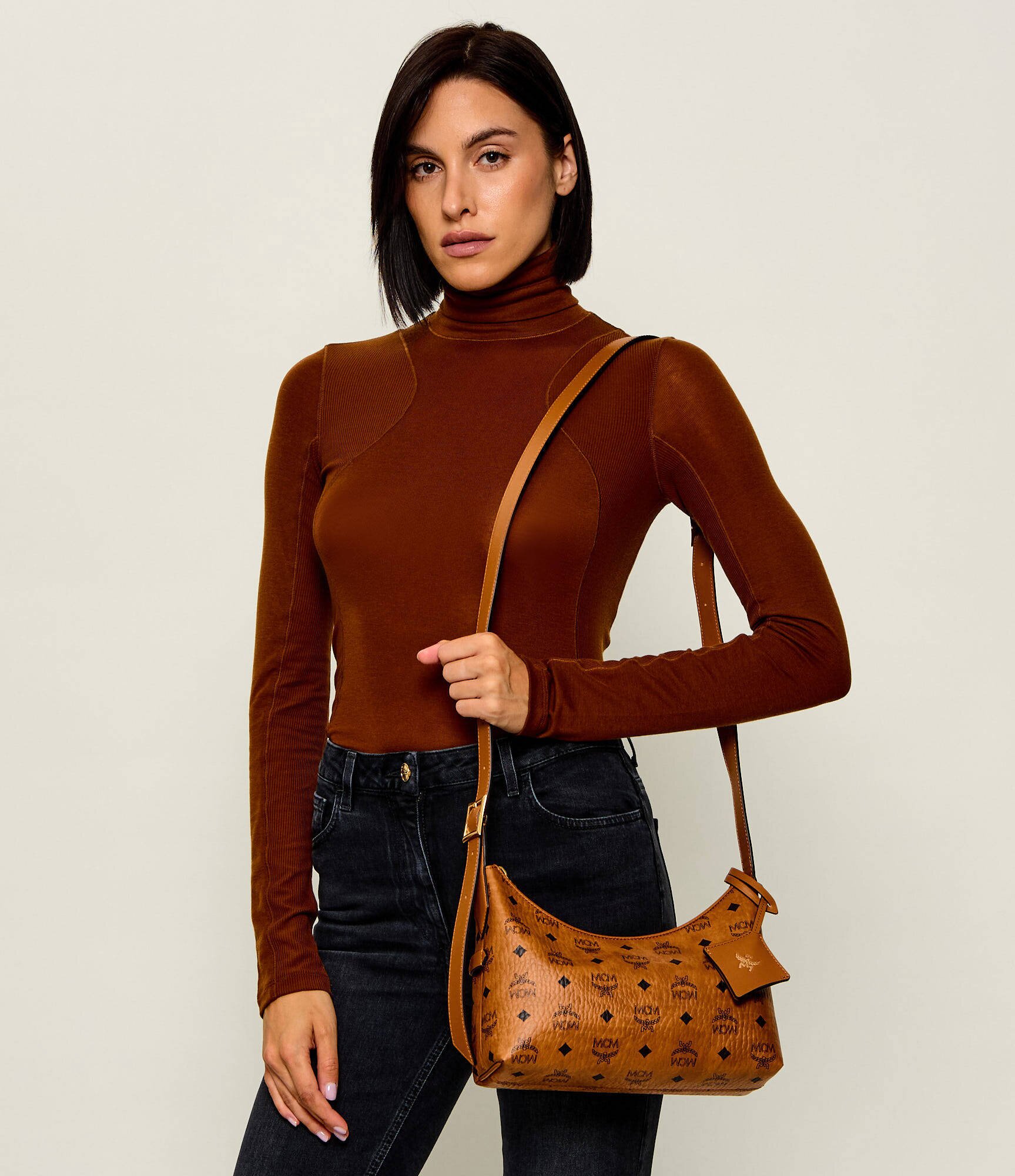 MCM Hobo Aren VI cu adaos de piele