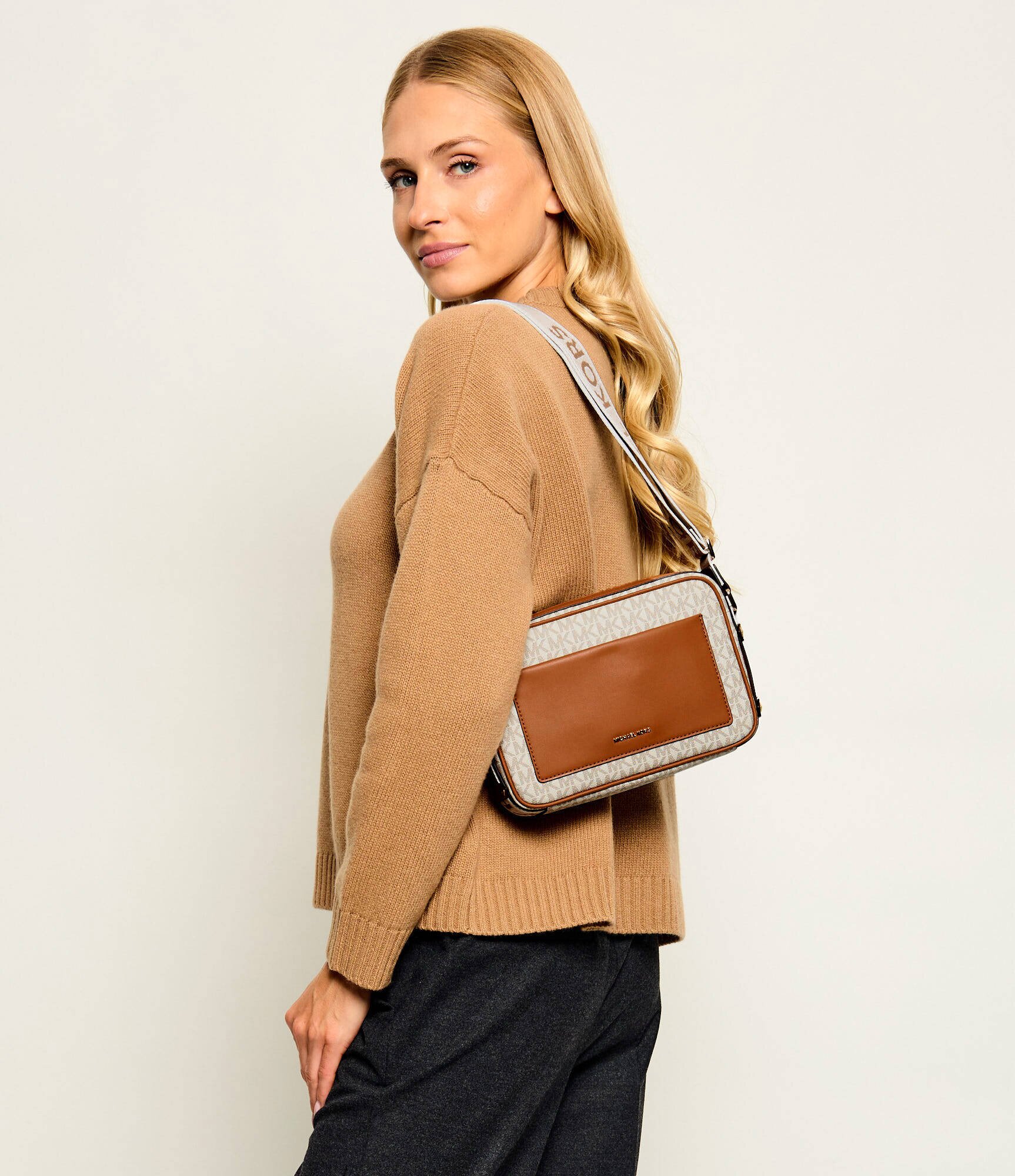 Michael Kors Geantă poștaș Maeve