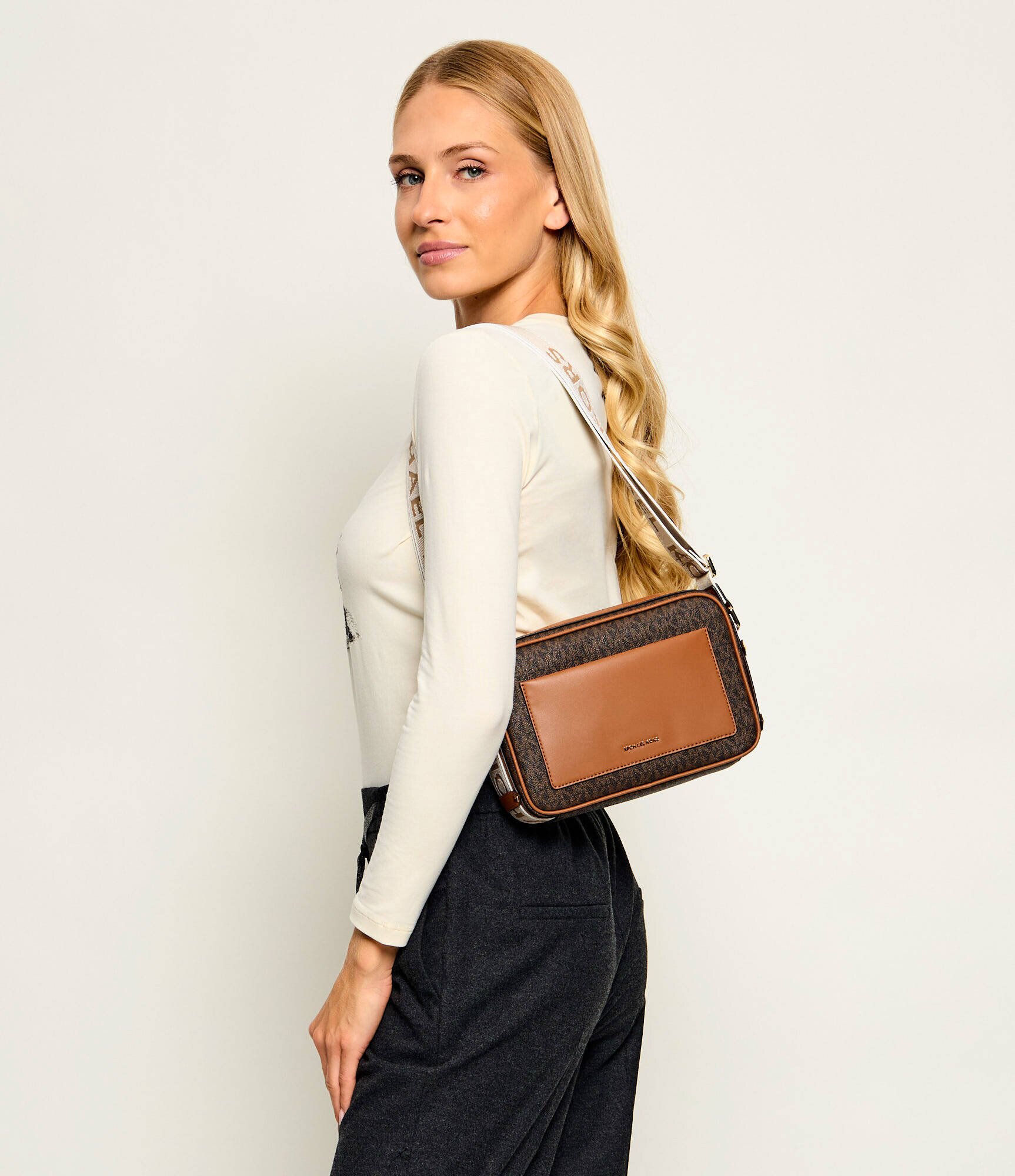 Michael Kors Geantă poștaș Maeve