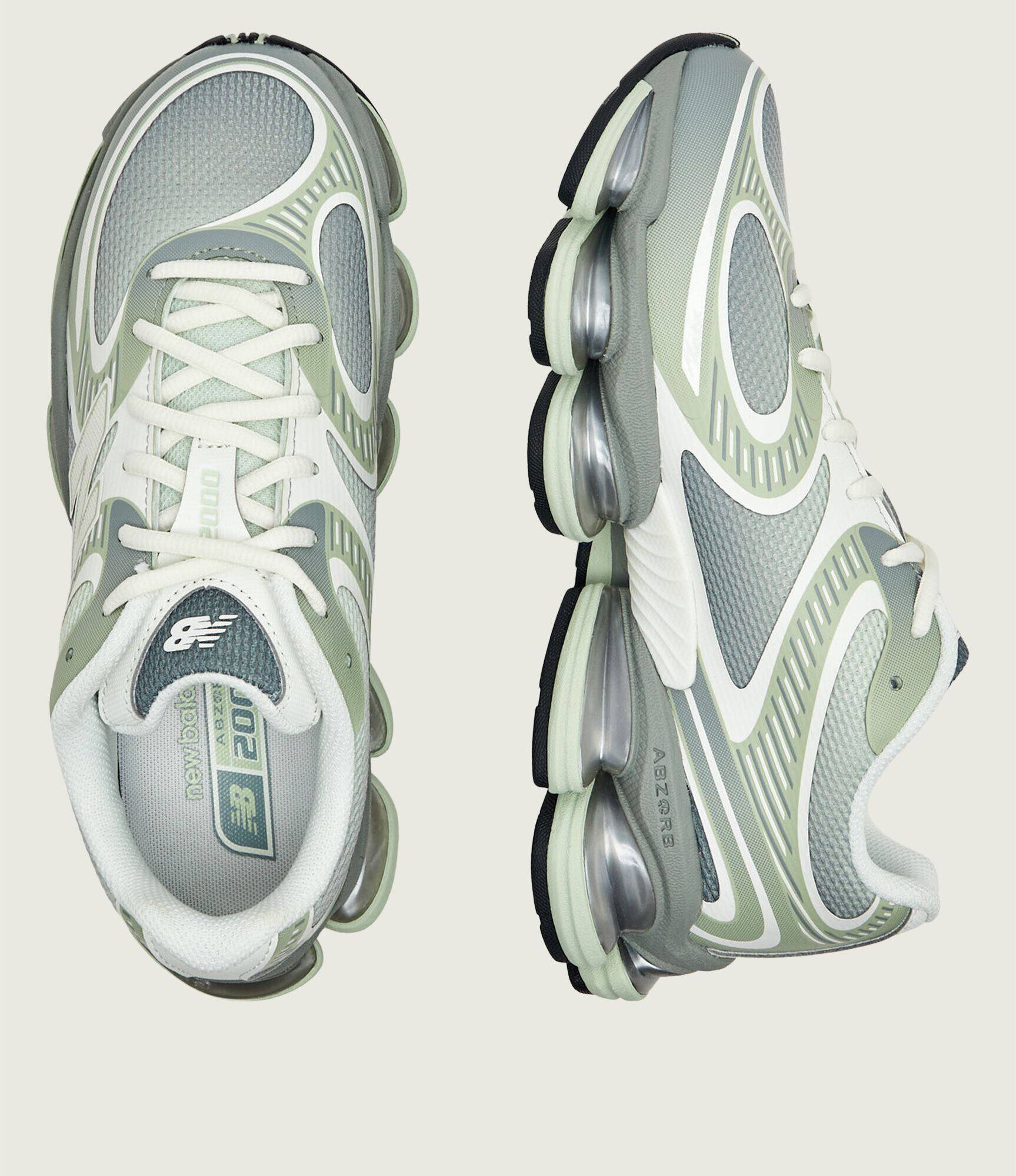 New Balance Sneakers U2000
