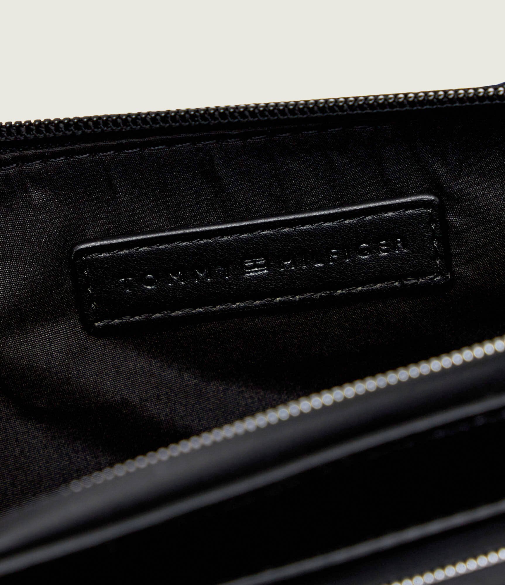Tommy Hilfiger Borsetă Central