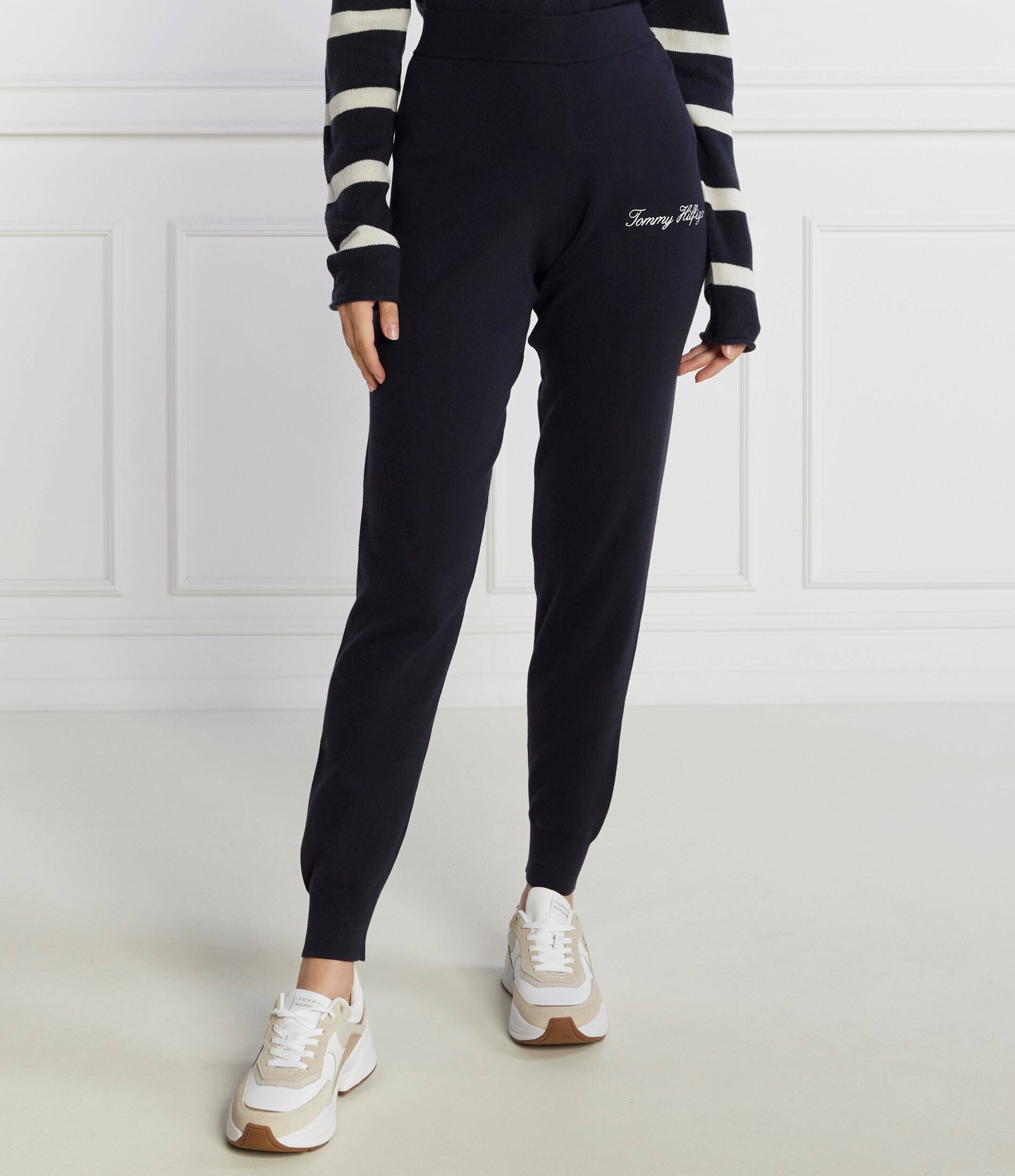 Tommy Hilfiger Pantaloni de trening SCRIPT GRAPHIC | Regular Fit