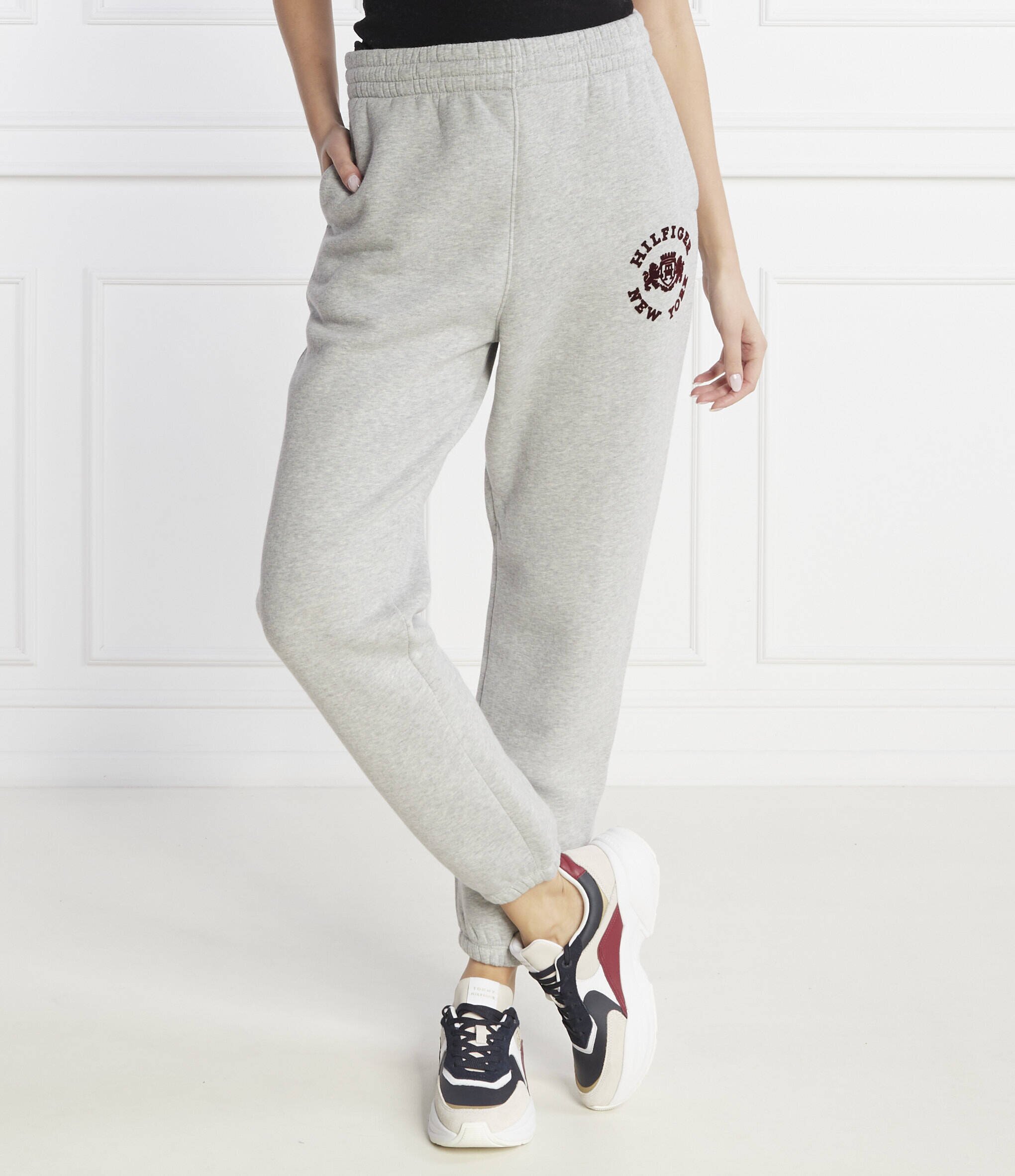 Tommy Hilfiger Pantaloni de trening VARSITY FLOCK | Relaxed fit