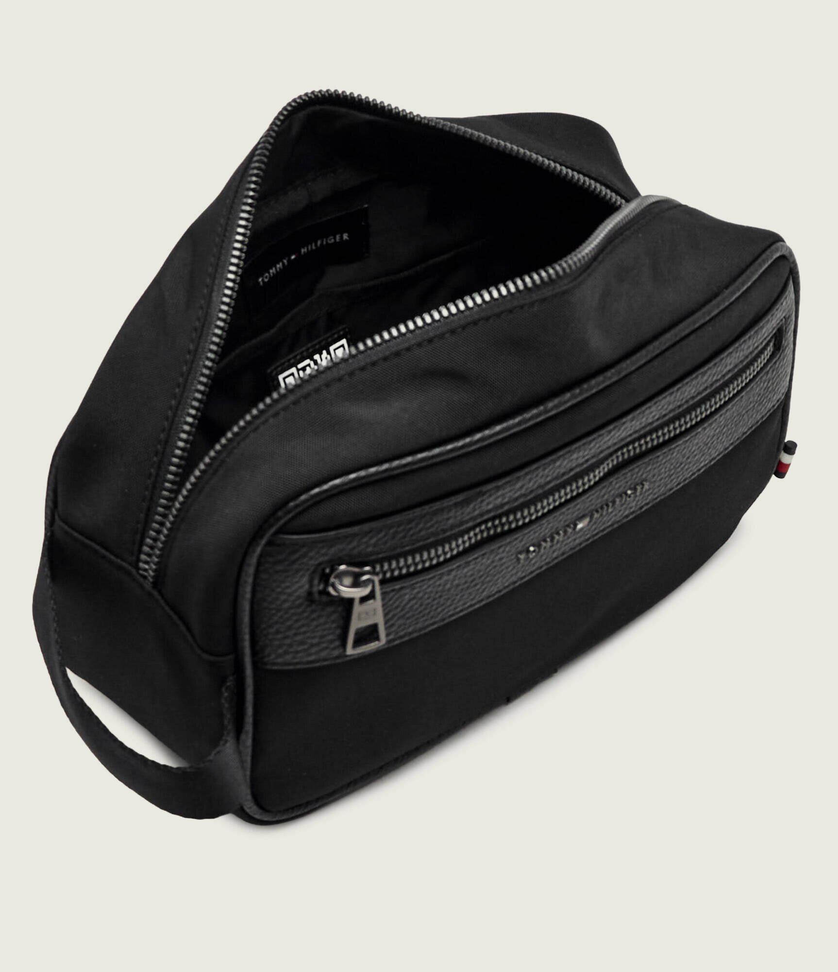 Tommy Hilfiger Trusă pentru cosmetice TH Repreve
