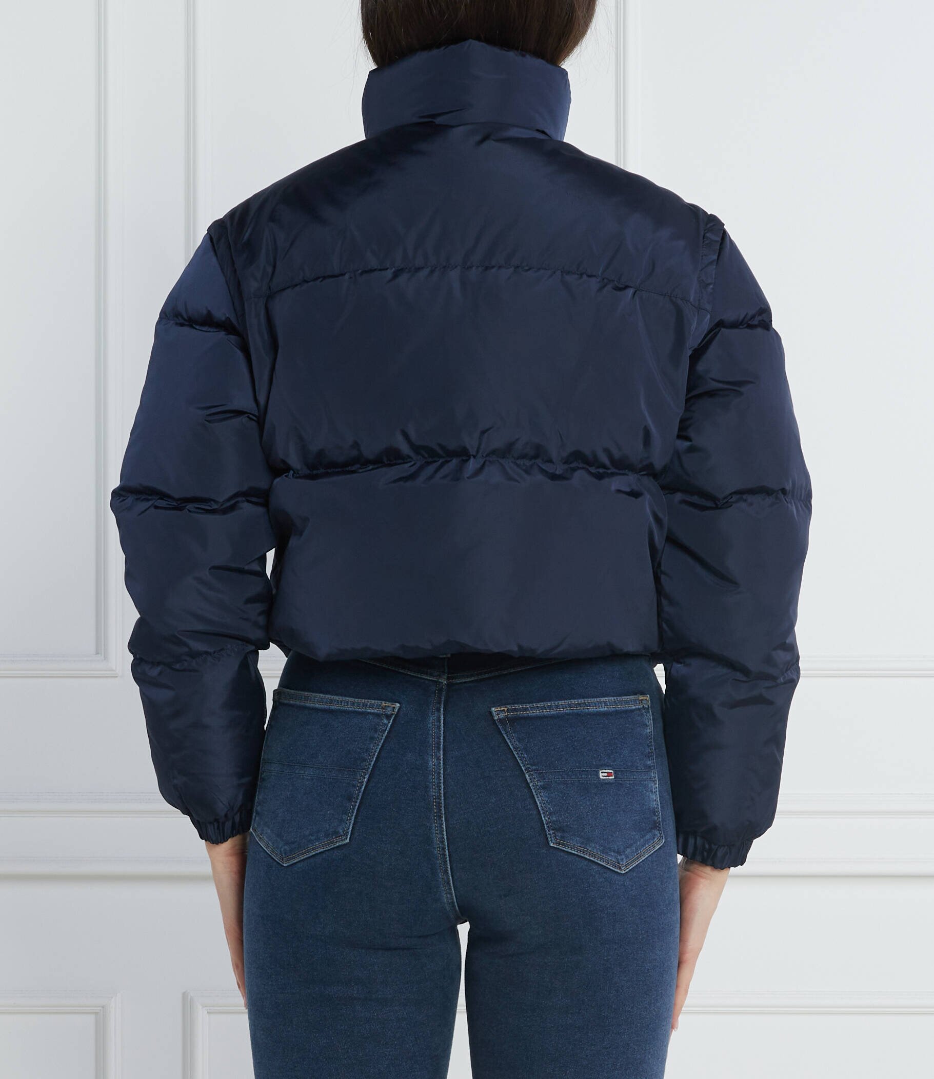 Tommy Jeans De puf geacă 2 în 1 BADGE CROP VEST DOWN PUFFER | Cropped Fit