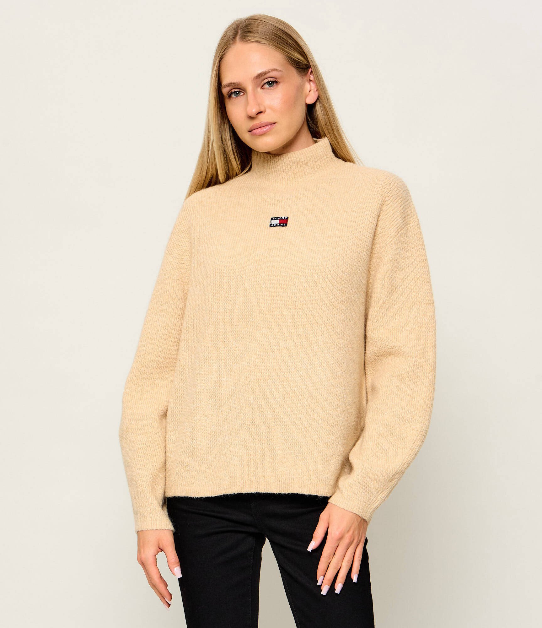 Tommy Jeans Guler înalt Badge | Relaxed fit cu adaos de lână