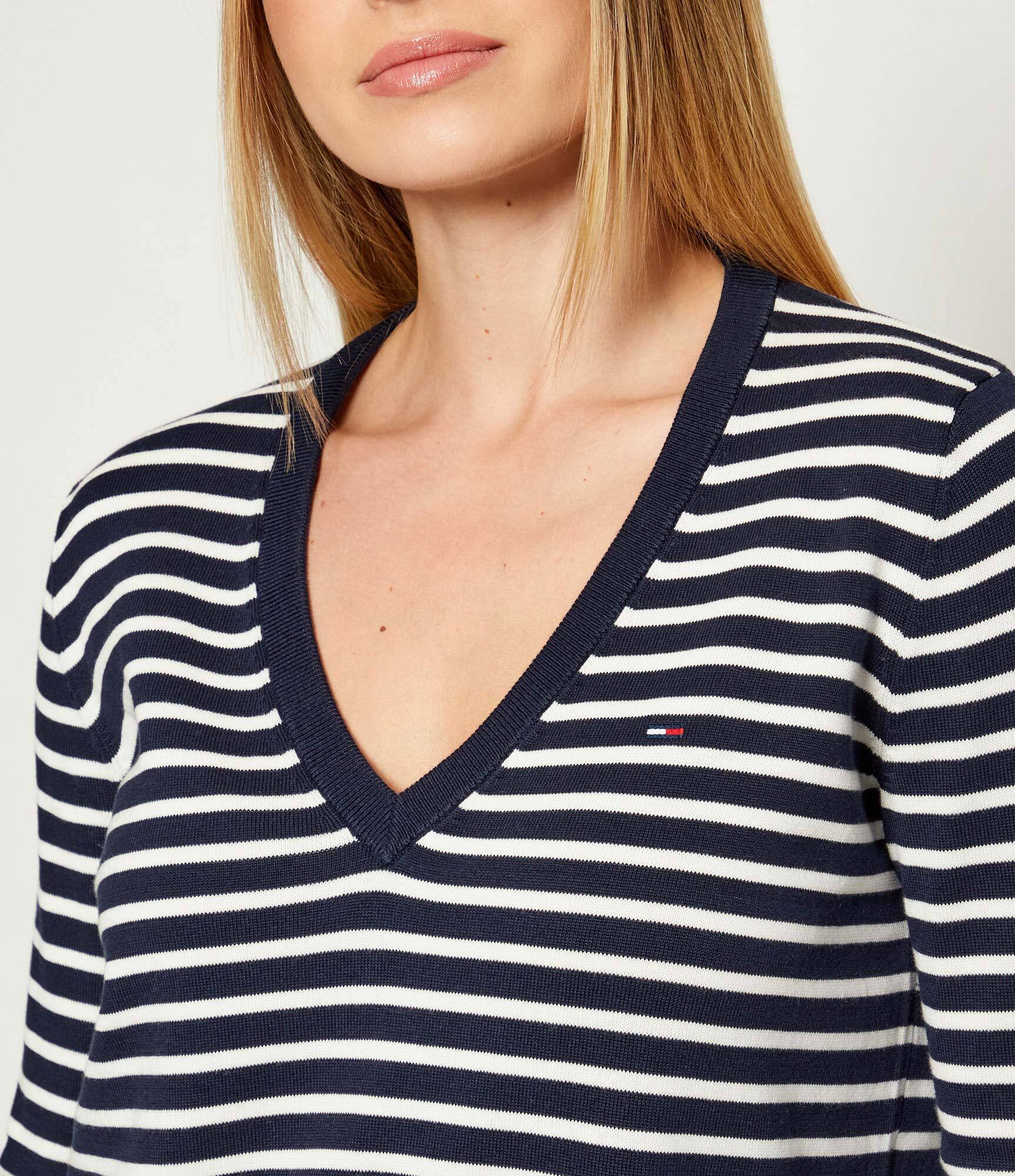 Tommy Jeans Pulover ESSENTIAL | regular fit