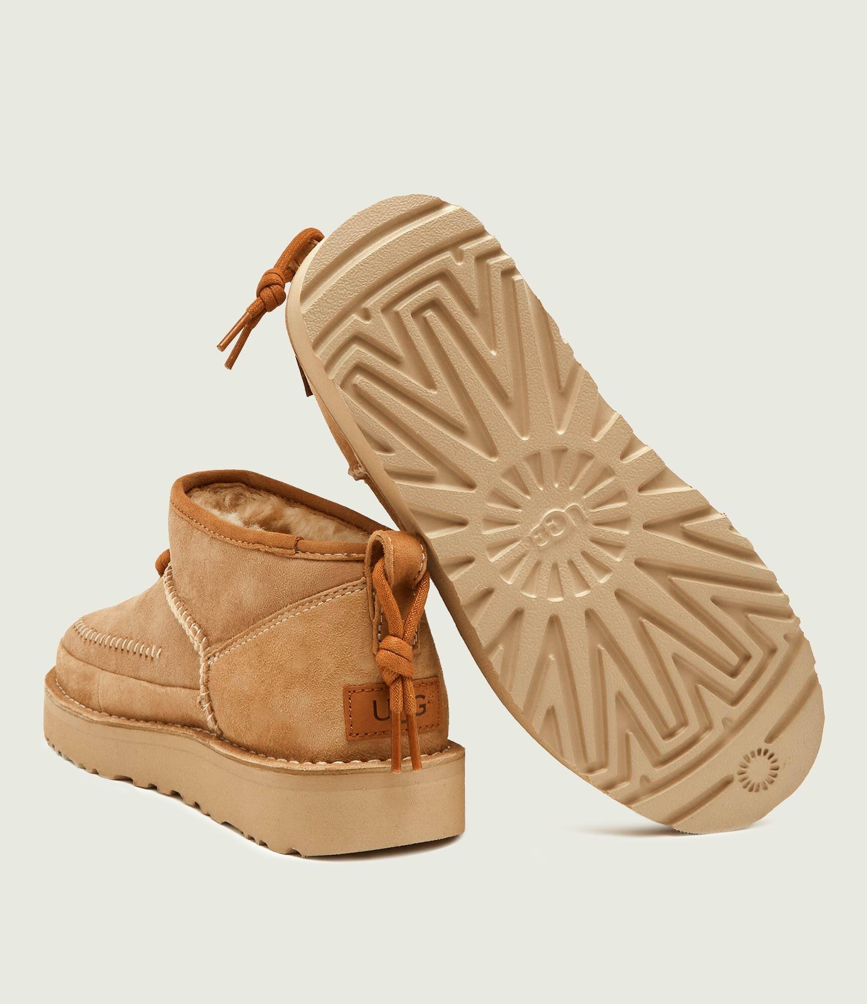 UGG De piele bocanci W ULTRA MINI CRAFTED REGENERATE cu adaos de lână