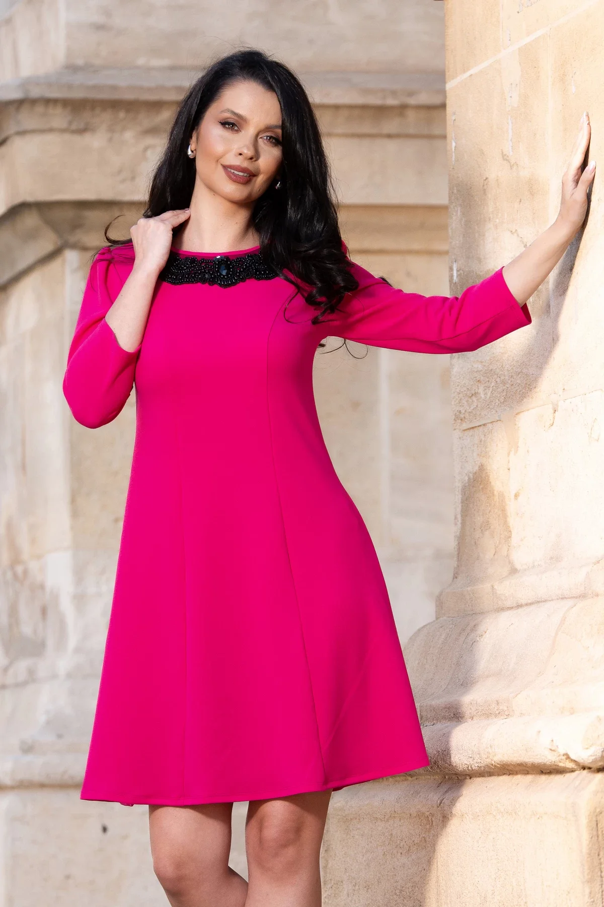 Chanttal Rochie de ocazie fucsia evazata cu colier din margele negre