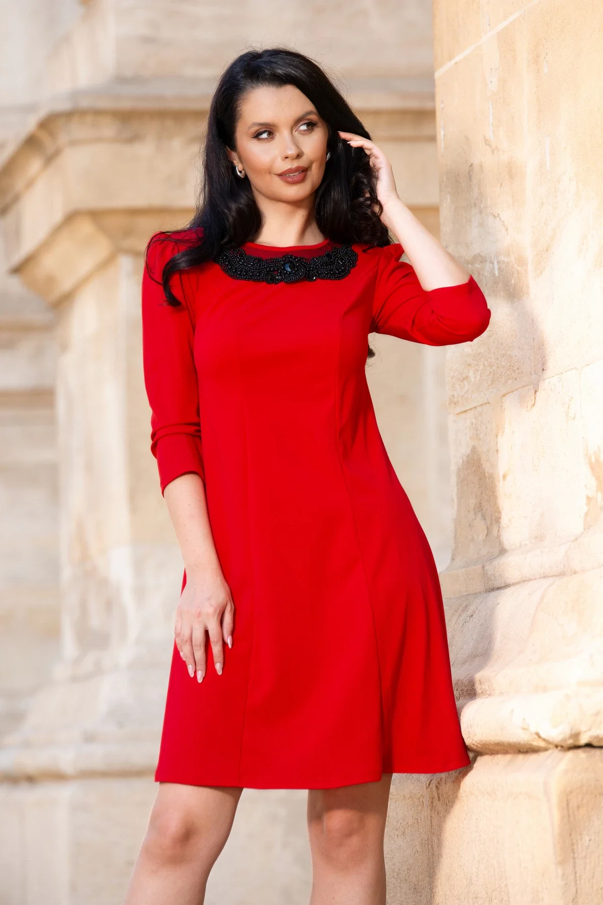 Chanttal Rochie de ocazie rosie evazata cu colier din margele negre