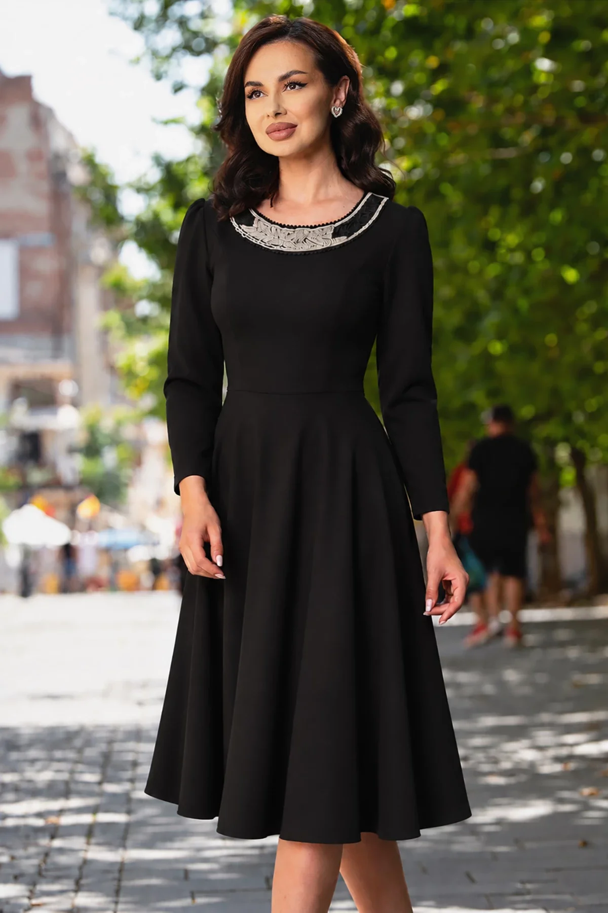 Chanttal Rochie de zi midi in clos neagra Cesima cu colier din margele