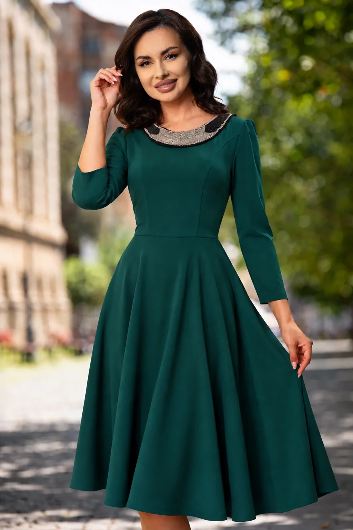 Chanttal Rochie de zi midi in clos verde Cesima cu colier din margele