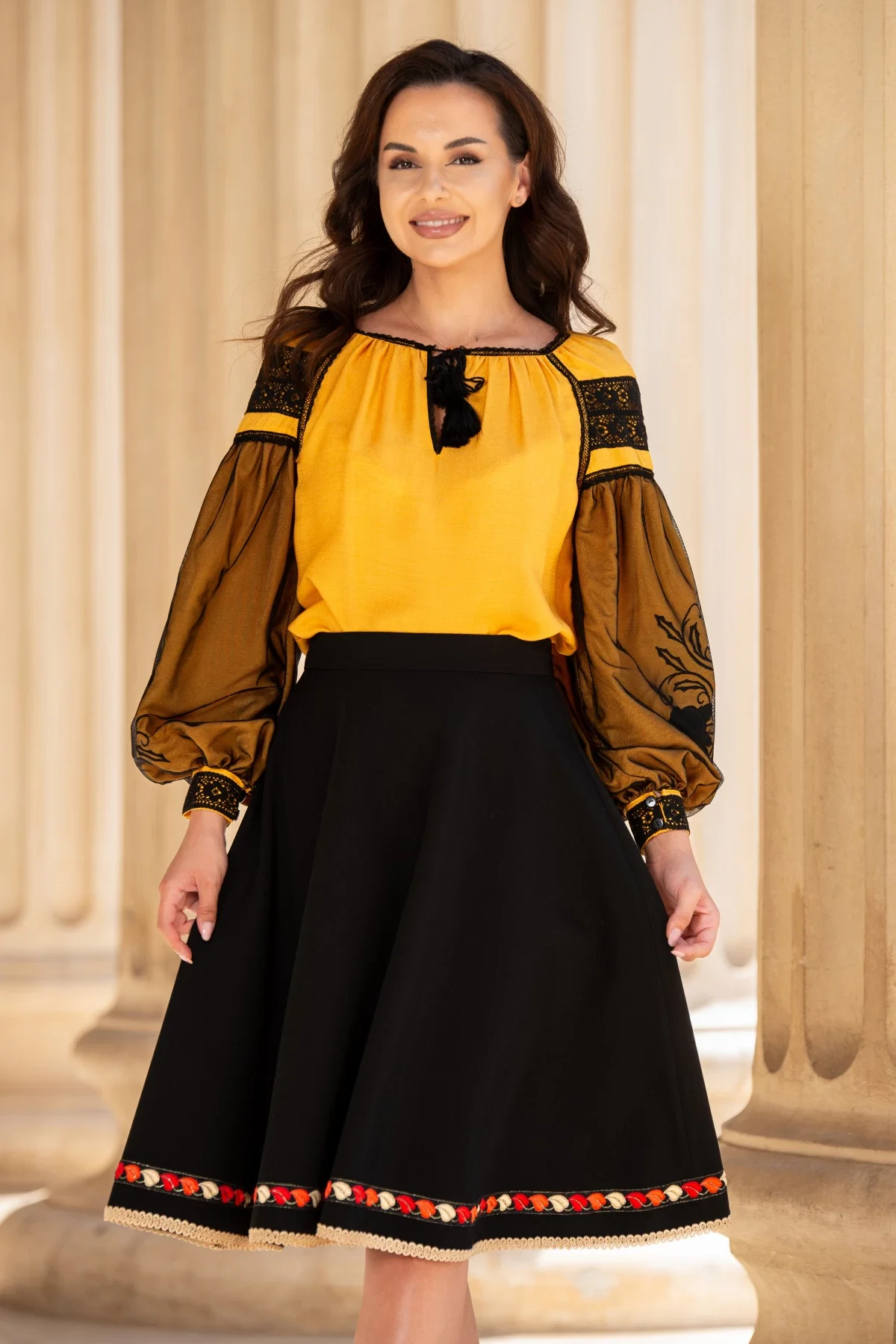 Effect Bluza mustar brodata cu motive traditionale si tul negru