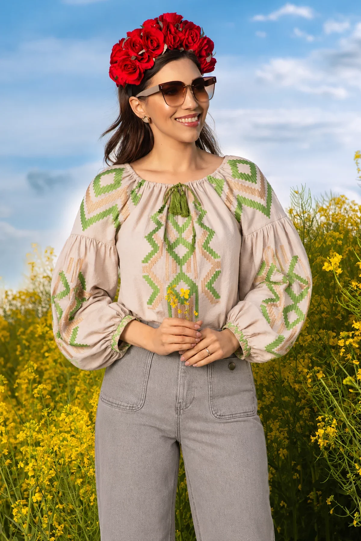 Effect Bluza traditionala bej din vascoza cu broderie verde