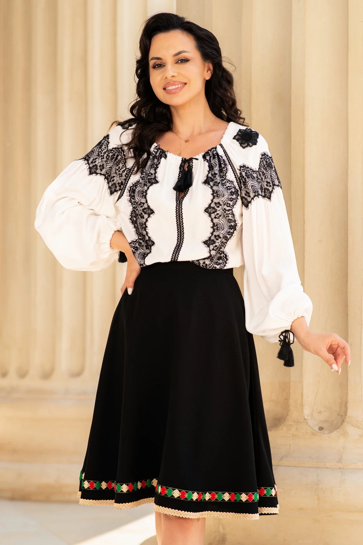 Effect Ia alba eleganta cu aplicatii din dantela chantilly