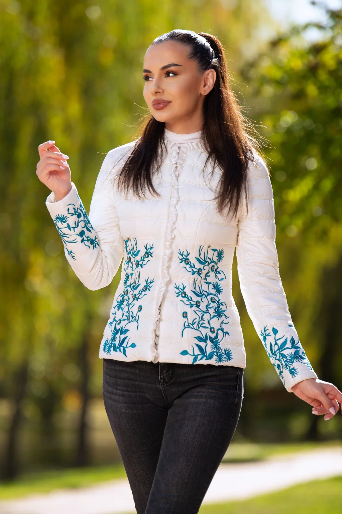 Effect Jacheta dama eleganta ivoire cu broderie turquoise