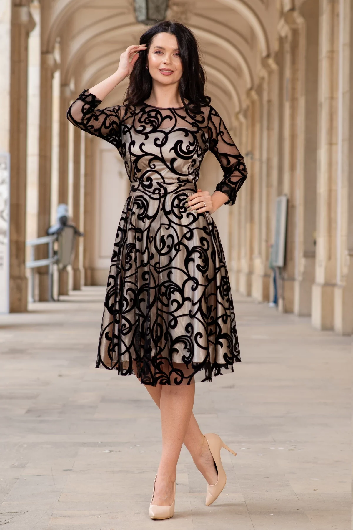 Ella Collection Rochie de ocazie midi Francesca cu model din catifea si dublura bej
