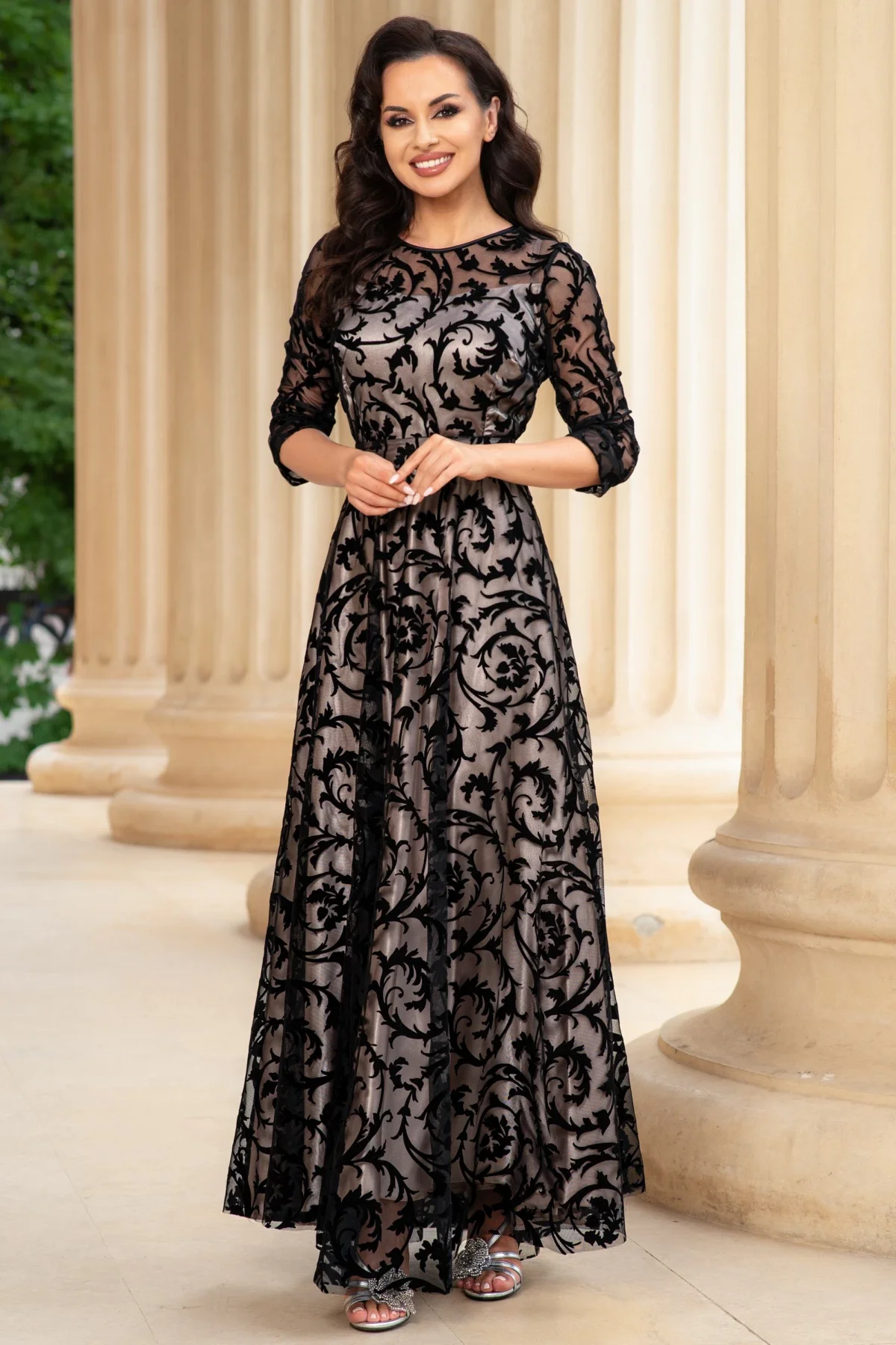 Ella Collection Rochie de seara lunga Francesca cu frunze din catifea si dublura bej