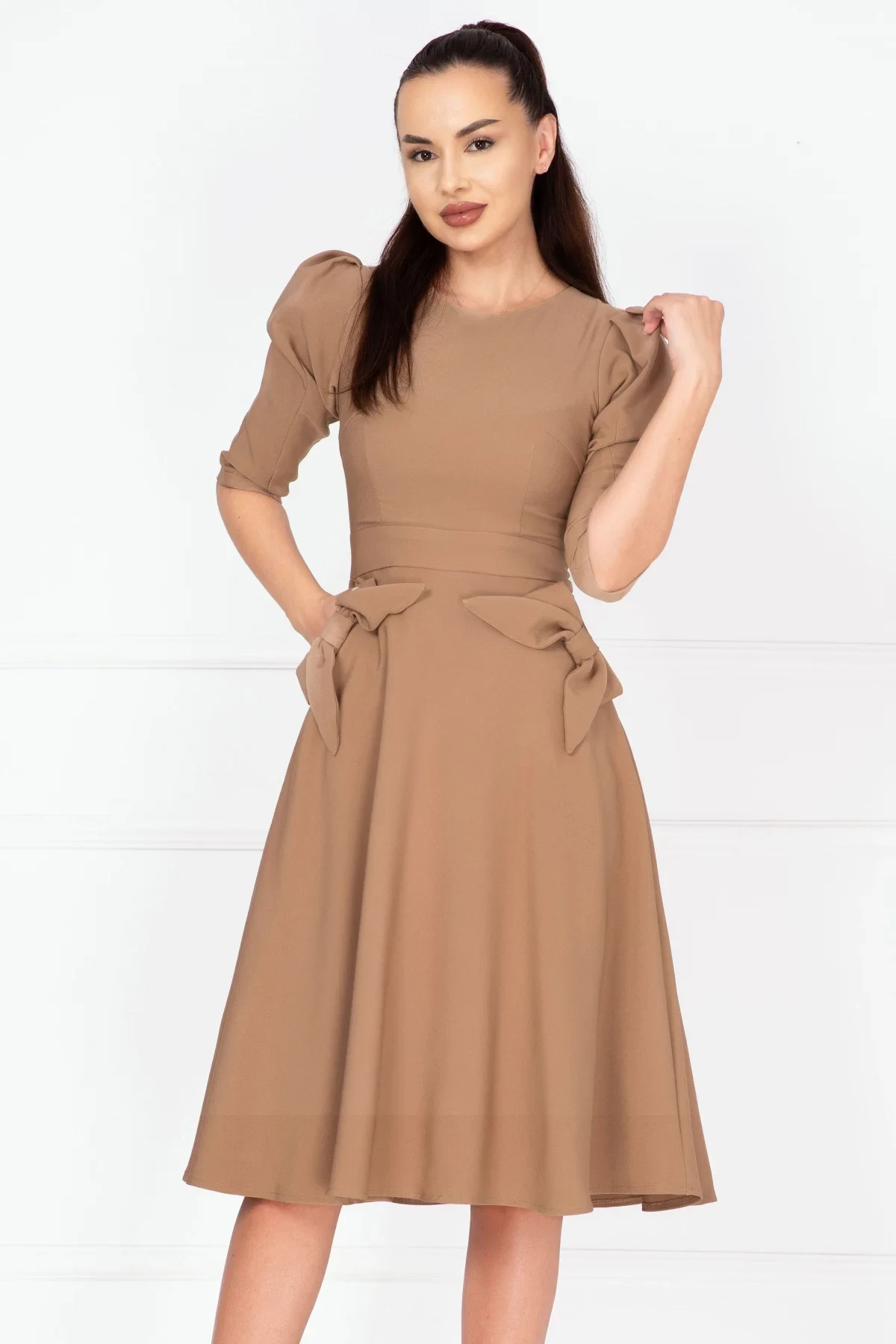 Ella Collection Rochie de zi in clos bej Helene cu fundite decorative
