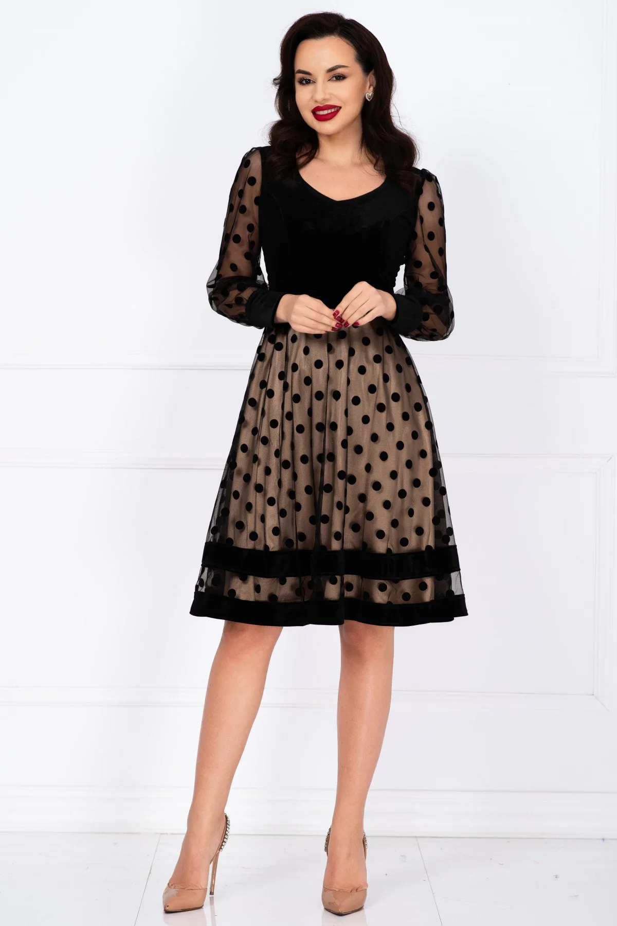 Ella Collection Rochie eleganta in clos din catifea cu dublura bej si buline