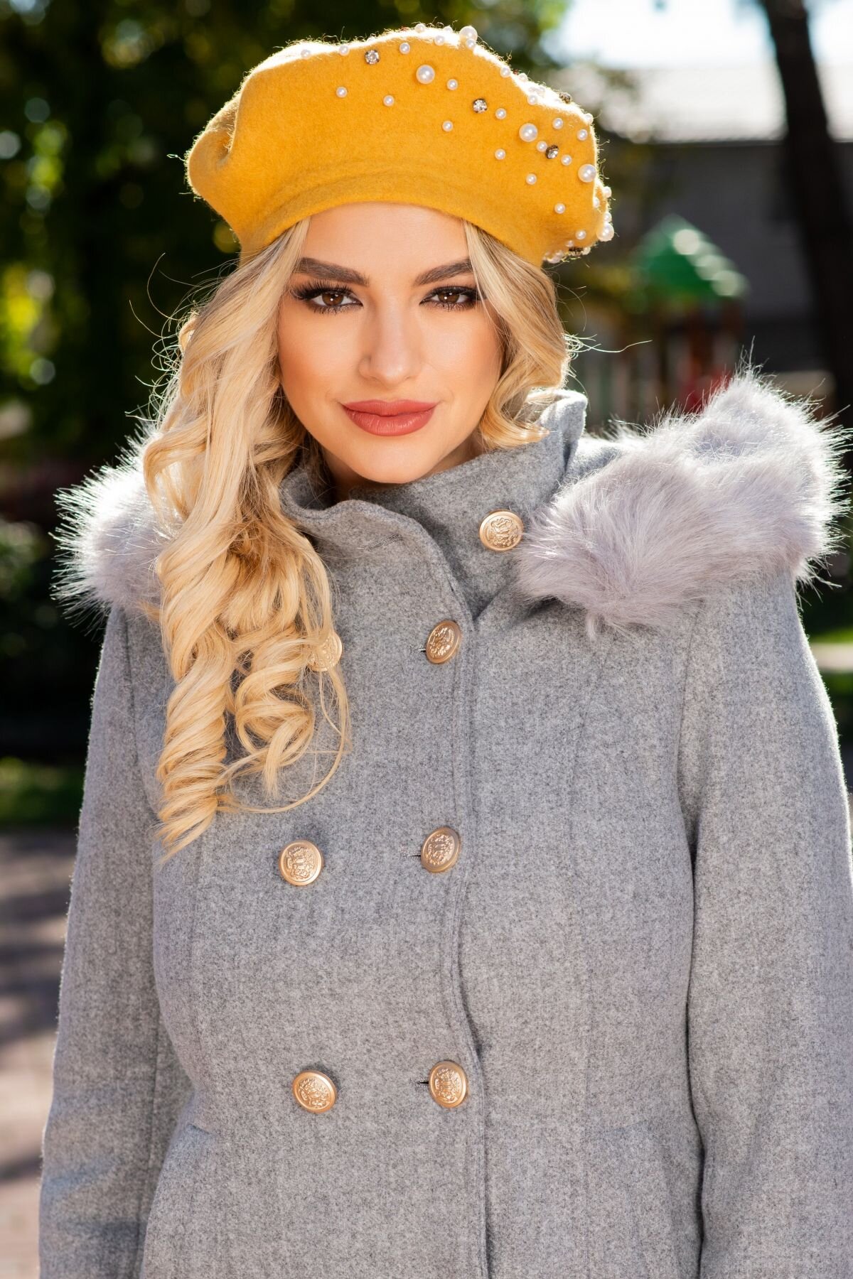 InPuff Basic Bereta trendy mustar cu perlute si strasuri