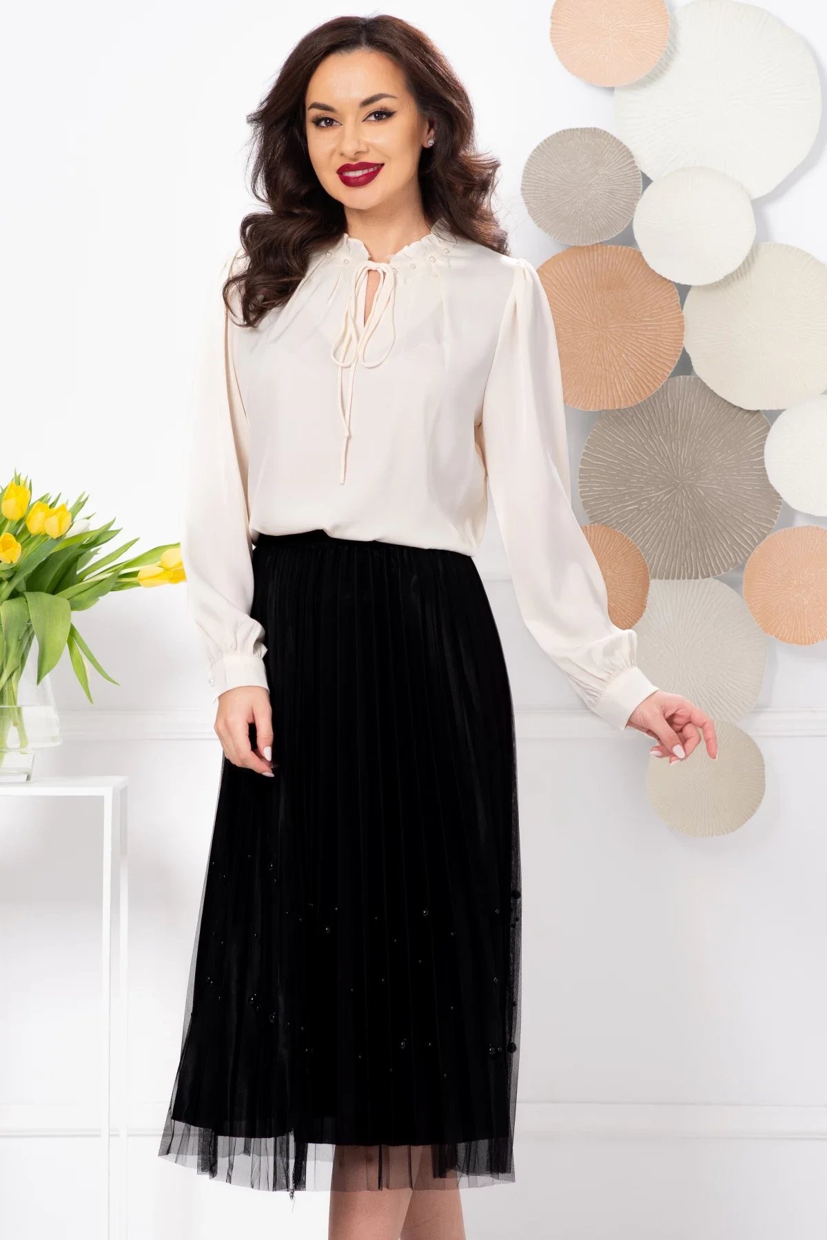 InPuff Basic Bluza dama eleganta crem cu fluturi pe guler