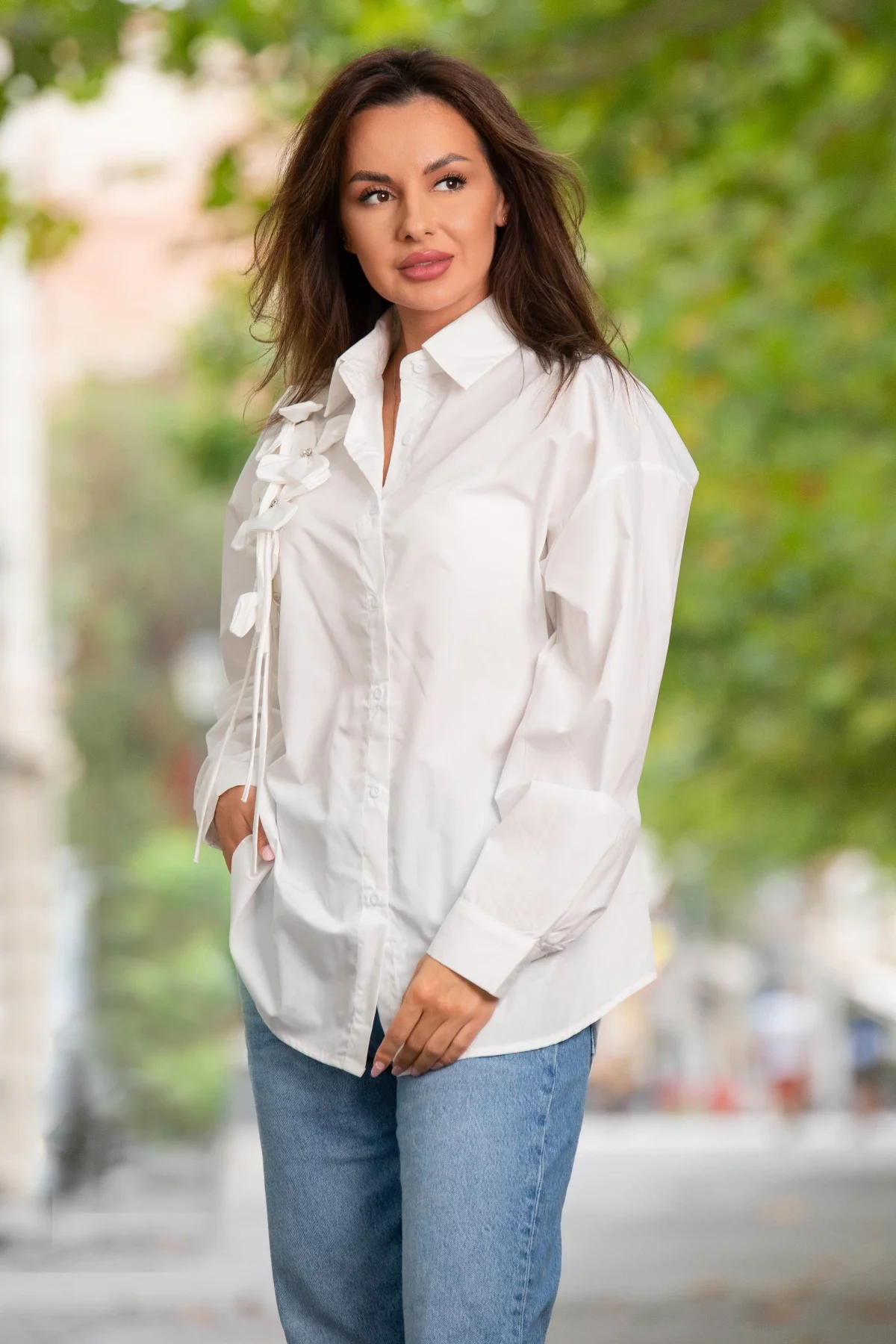 InPuff Basic Camasa alba oversize Diandra cu flori 3D